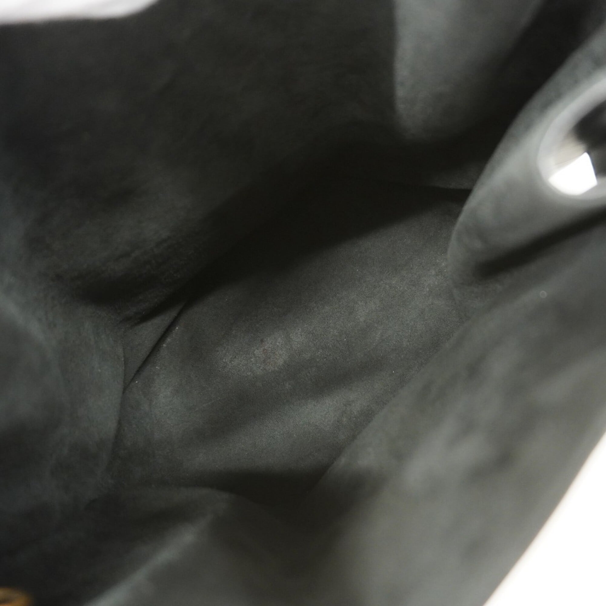 Louis Vuitton Noir Shoulder Bag (Pre-Owned)
