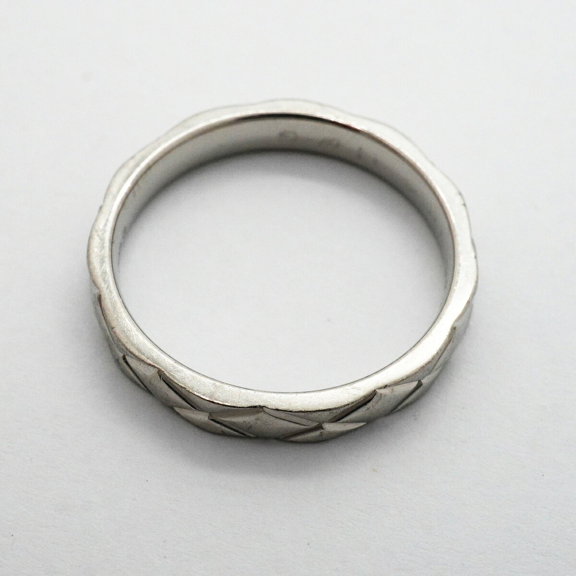 Chanel Platinum 950 Band Ring (Pre-Owned)