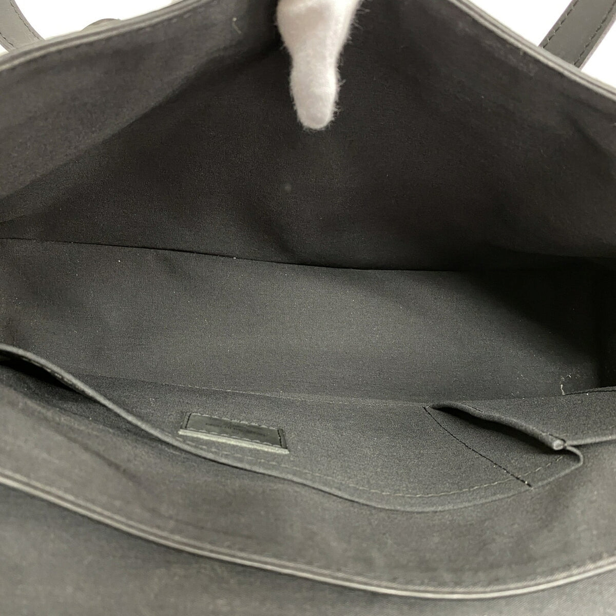 Louis Vuitton Noir Handbag (Pre-Owned)