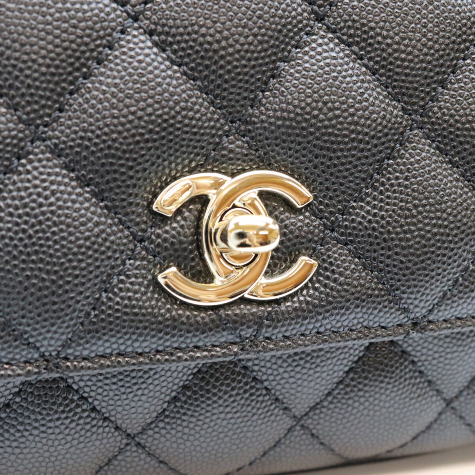 Chanel Black Grained Calfskin Handbag Shoulder Bag (Pre-Owned)