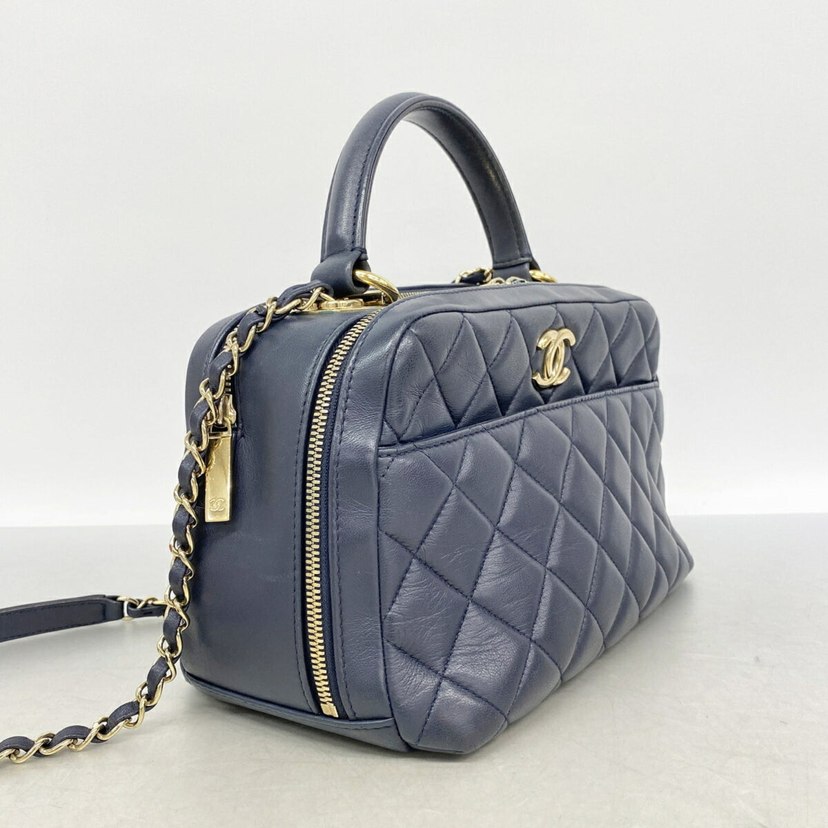 Chanel Navy Leather Handbag (Pre-Owned)
