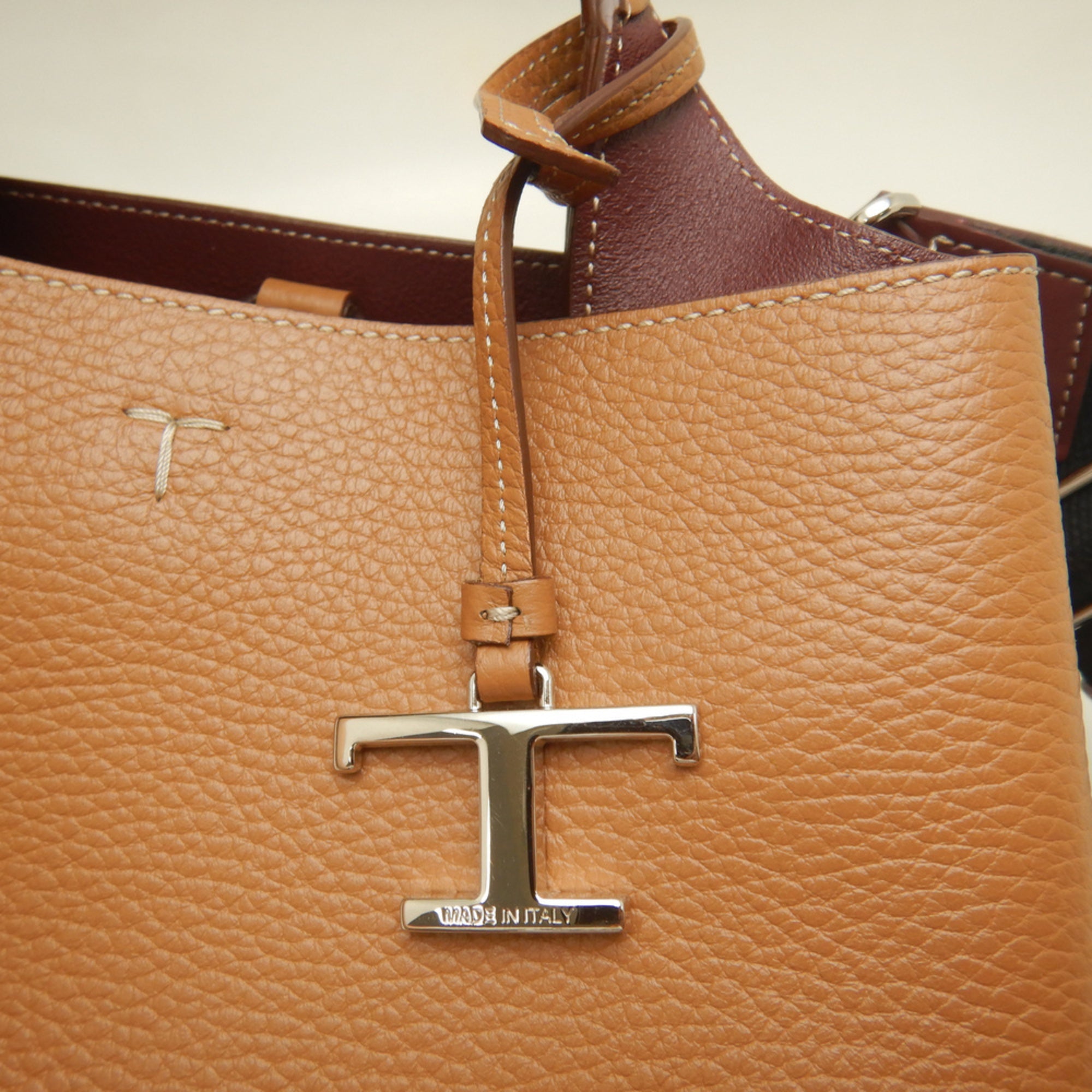 Tod's Brown Leather Handbag (Pre-Owned)