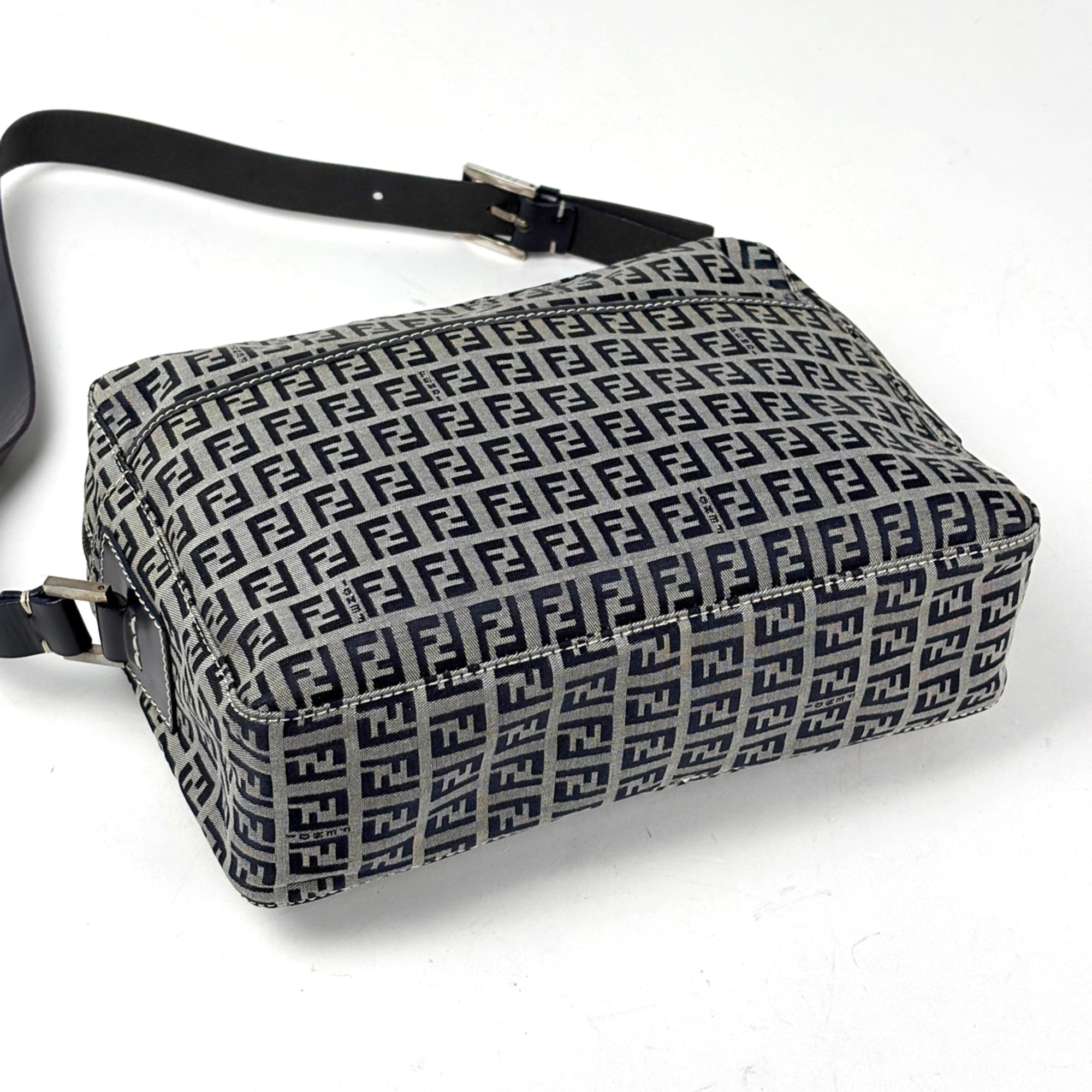 Fendi Navy Leather Canvas Shoulder Bag (Pre-Owned)