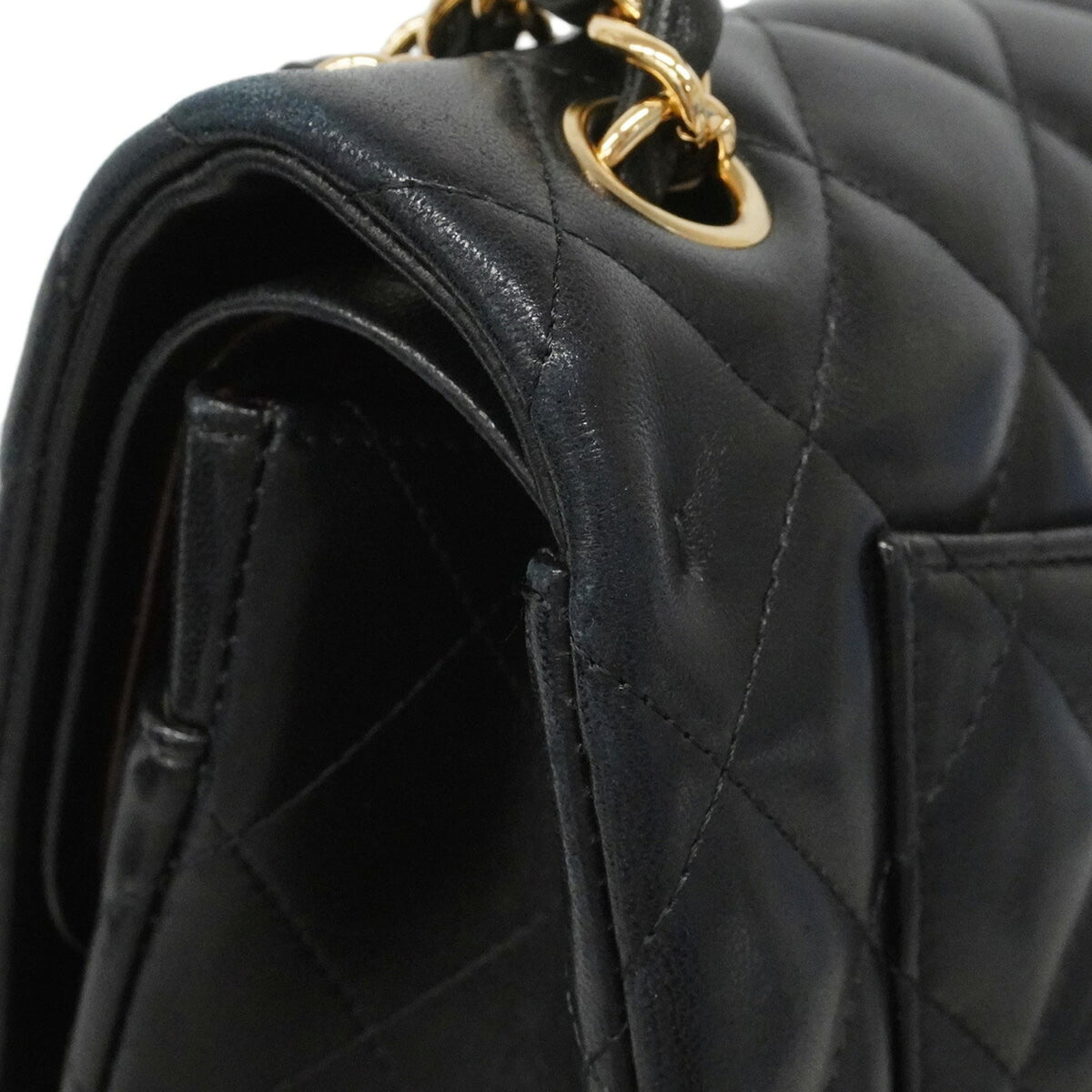 Chanel Black Leather Shoulder Bag (Pre-Owned)