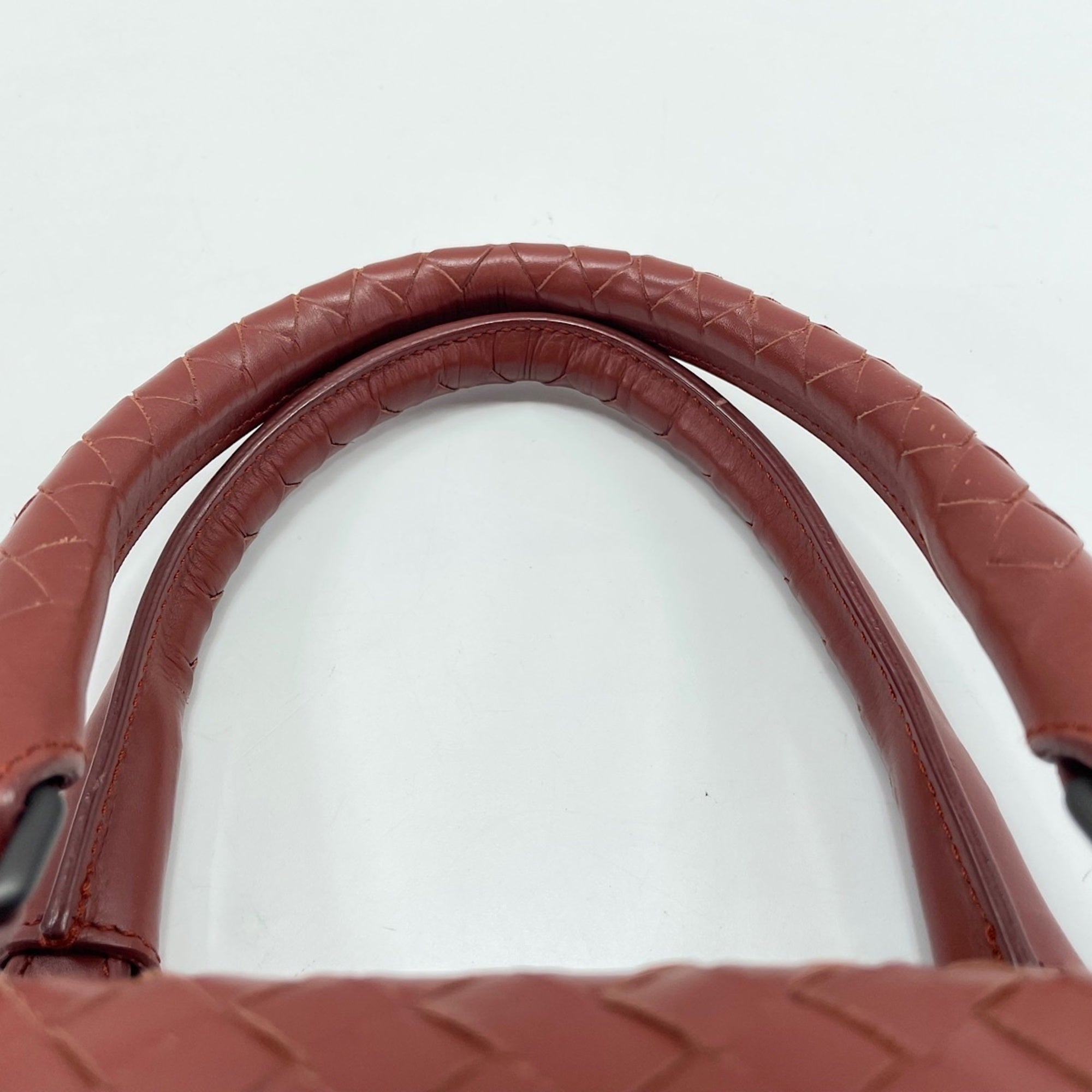 Bottega Veneta Red Color Leather Handbag (Pre-Owned)