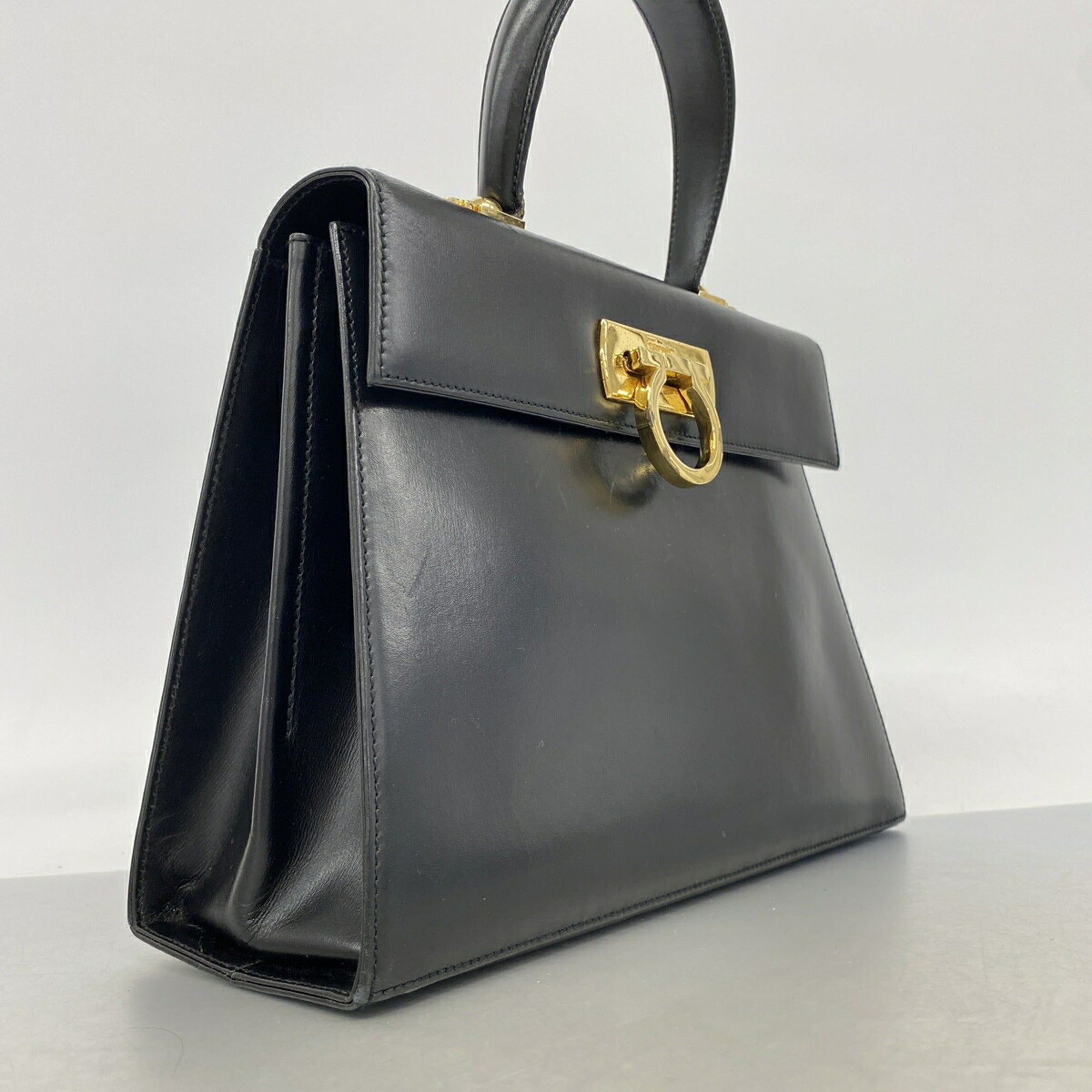 Salvatore Ferragamo Black Leather Handbag (Pre-Owned)