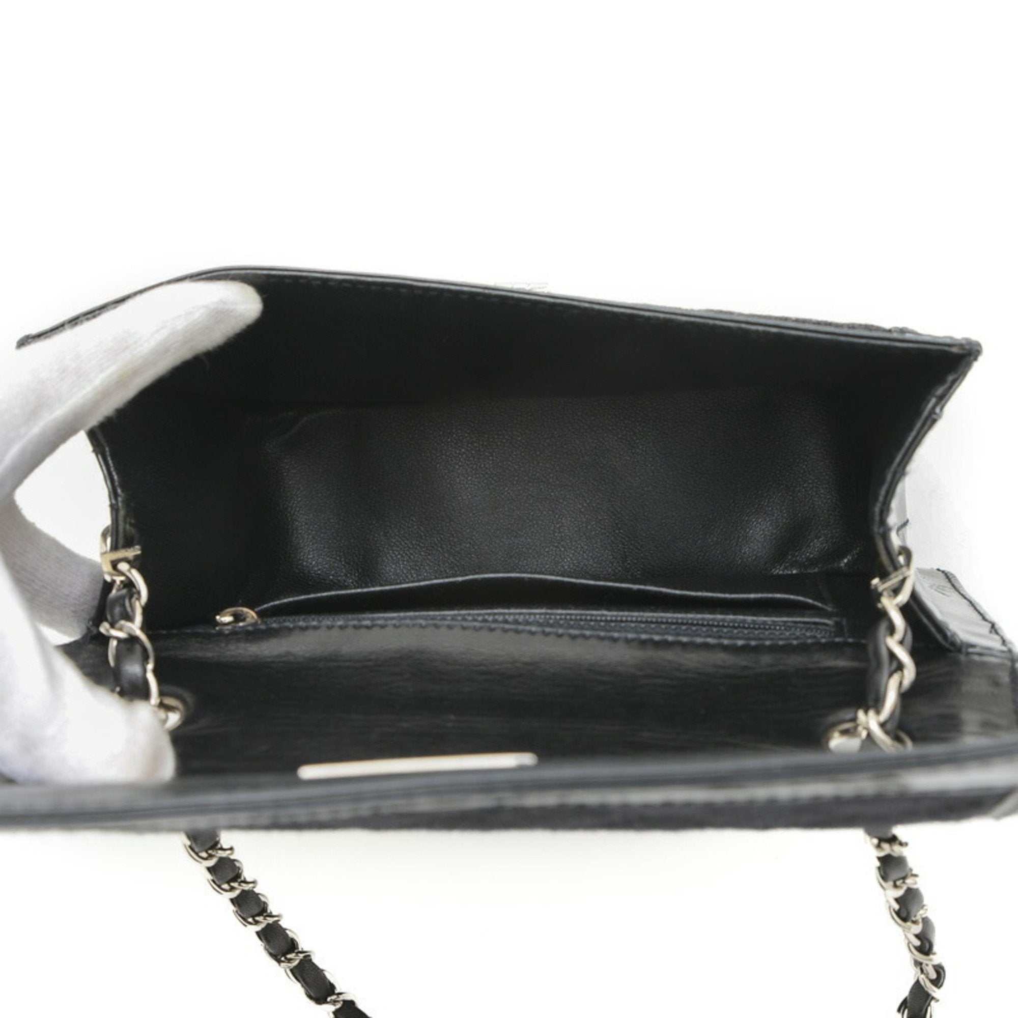 Chanel Black Cotton Patent Leather Shoulder Bag (Pre-Owned)