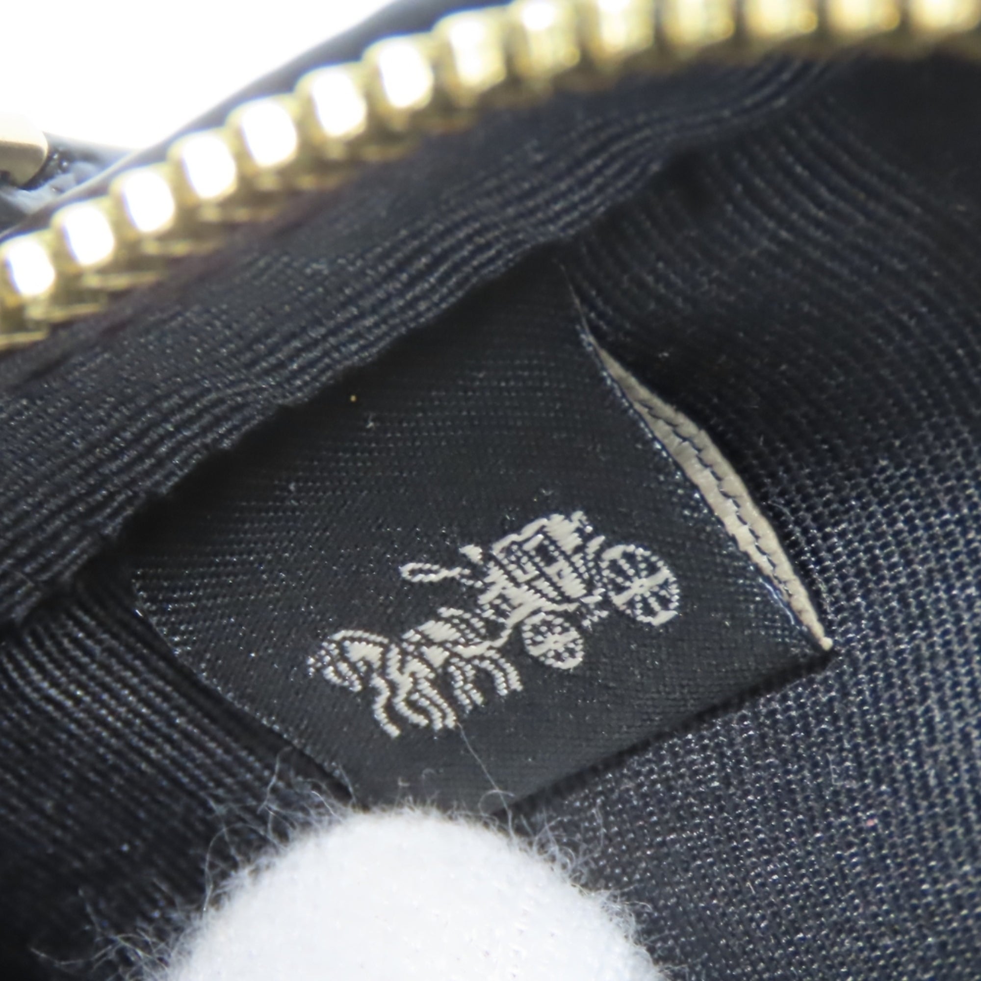 Coach Black Leather Pochette Shoulder Bag (Pre-Owned)