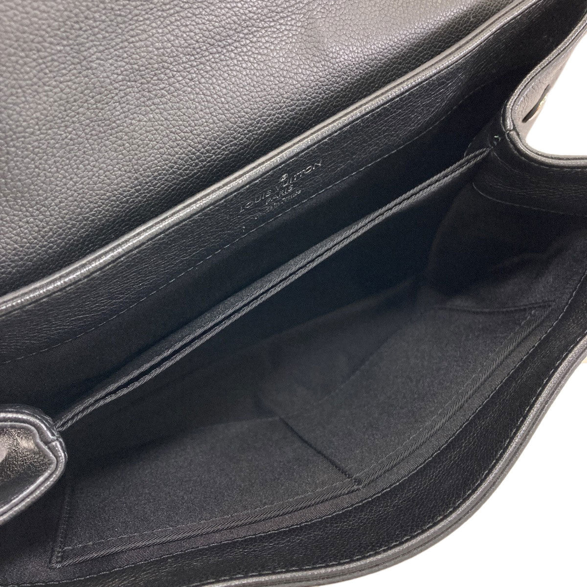 Louis Vuitton Black Leather Handbag (Pre-Owned)