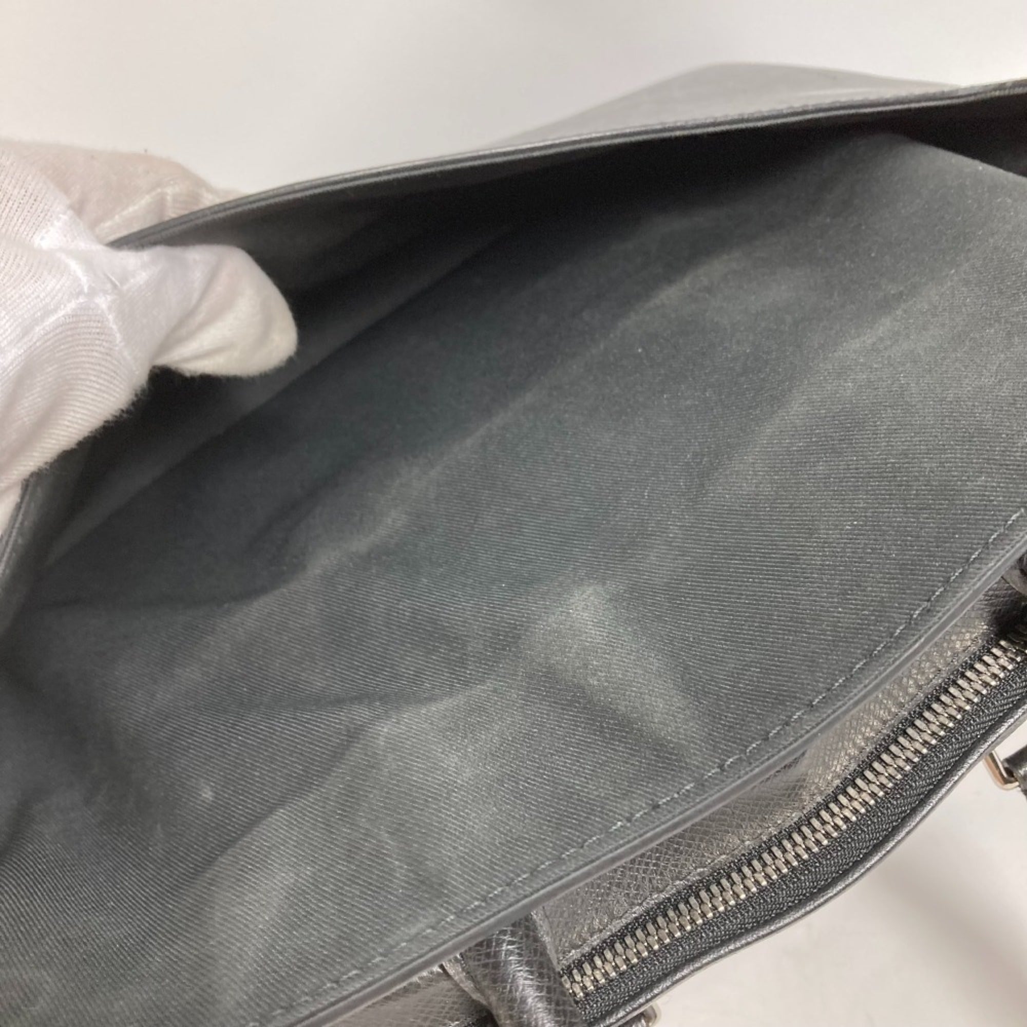 Louis Vuitton Ardoise Black Taiga Leather Briefcase (Pre-Owned)