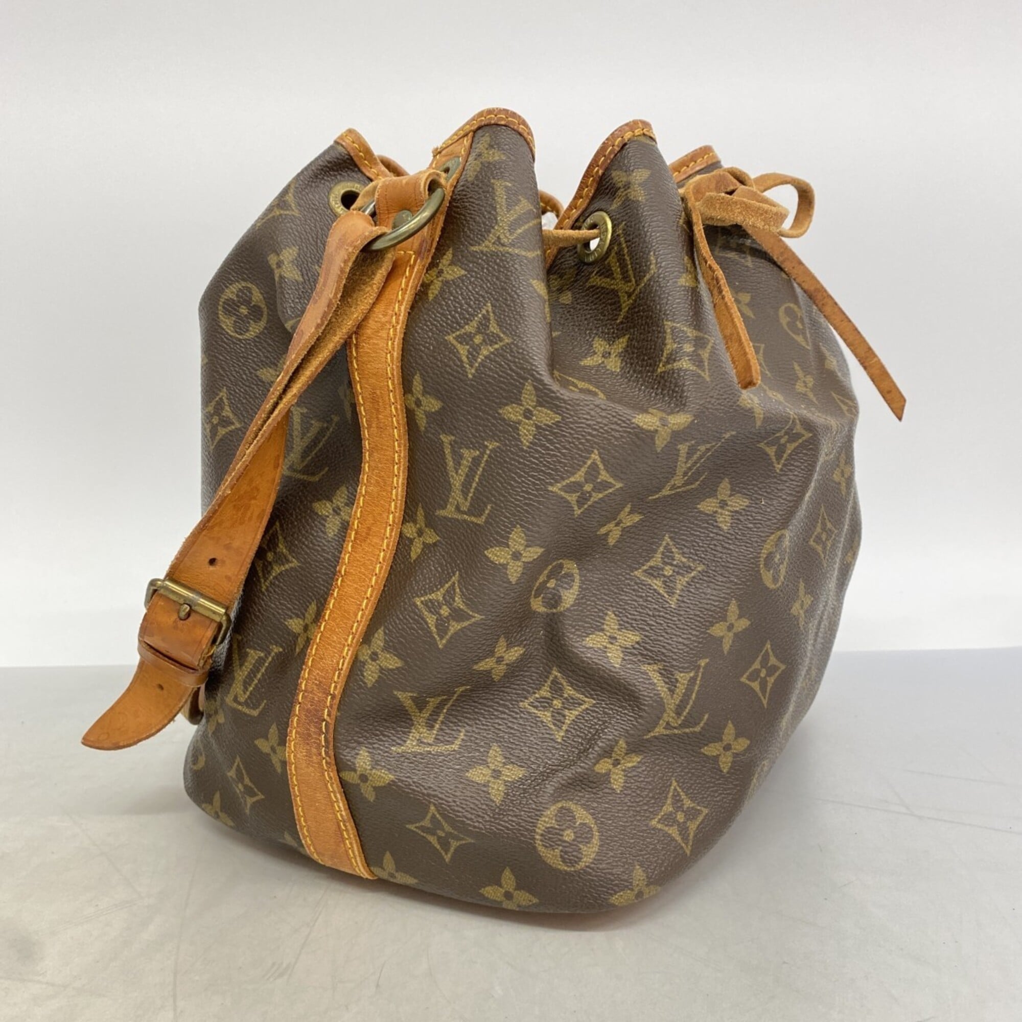 Louis Vuitton Brown Shoulder Bag (Pre-Owned)