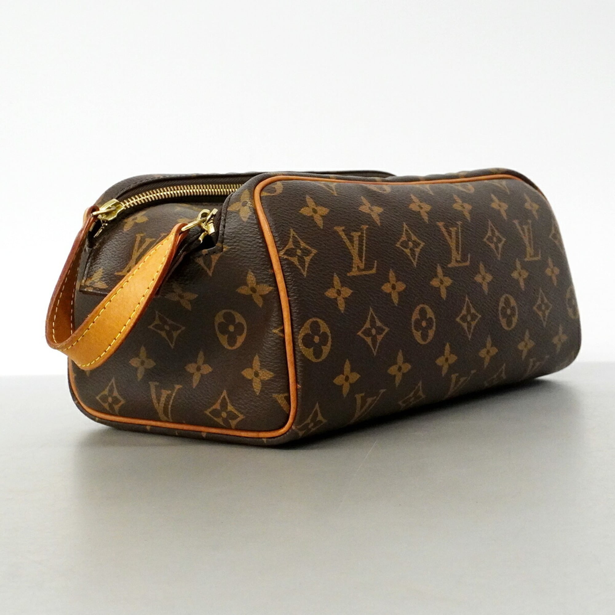 Louis Vuitton Brown Clutch Bag (Pre-Owned)