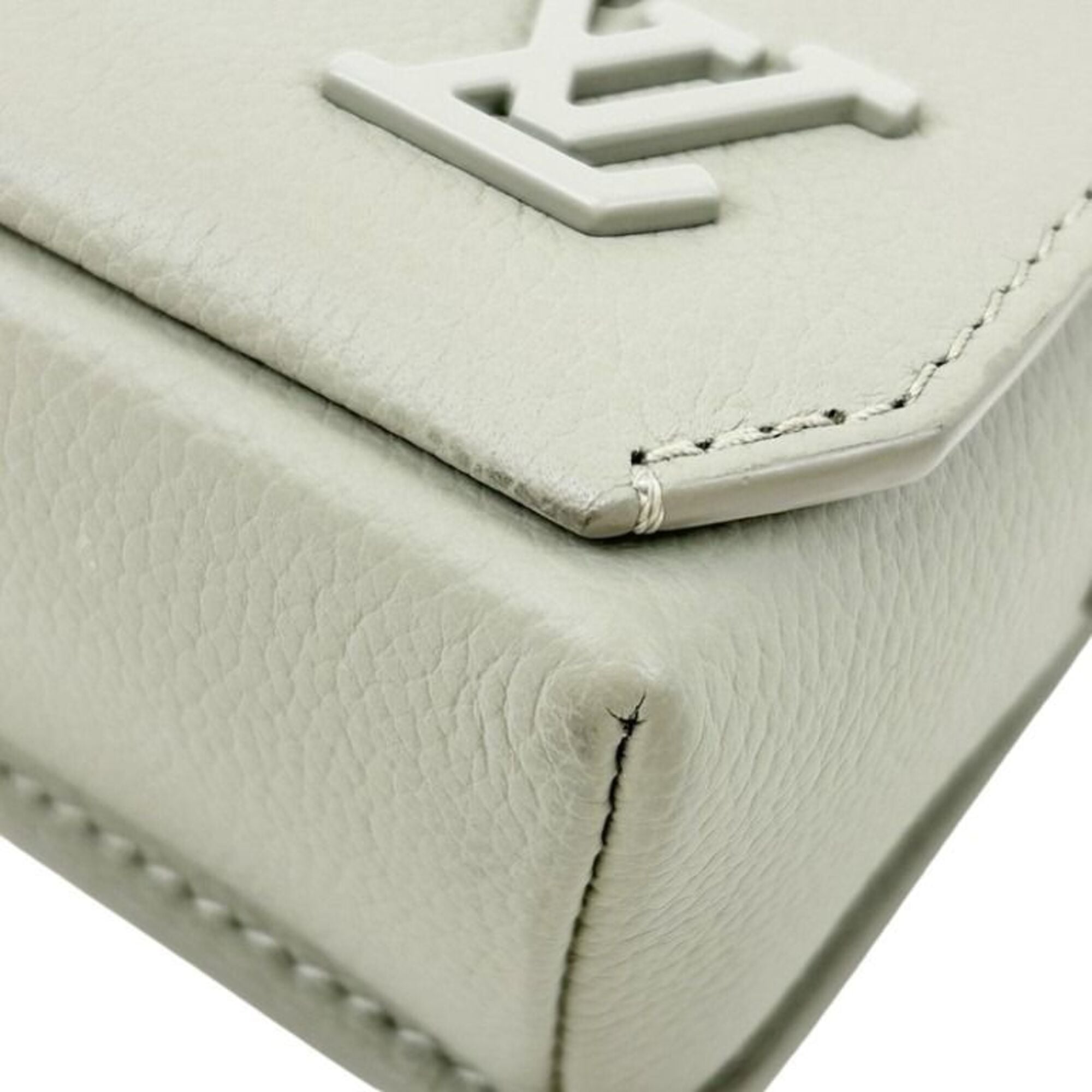 Louis Vuitton Green Shoulder Bag (Pre-Owned)