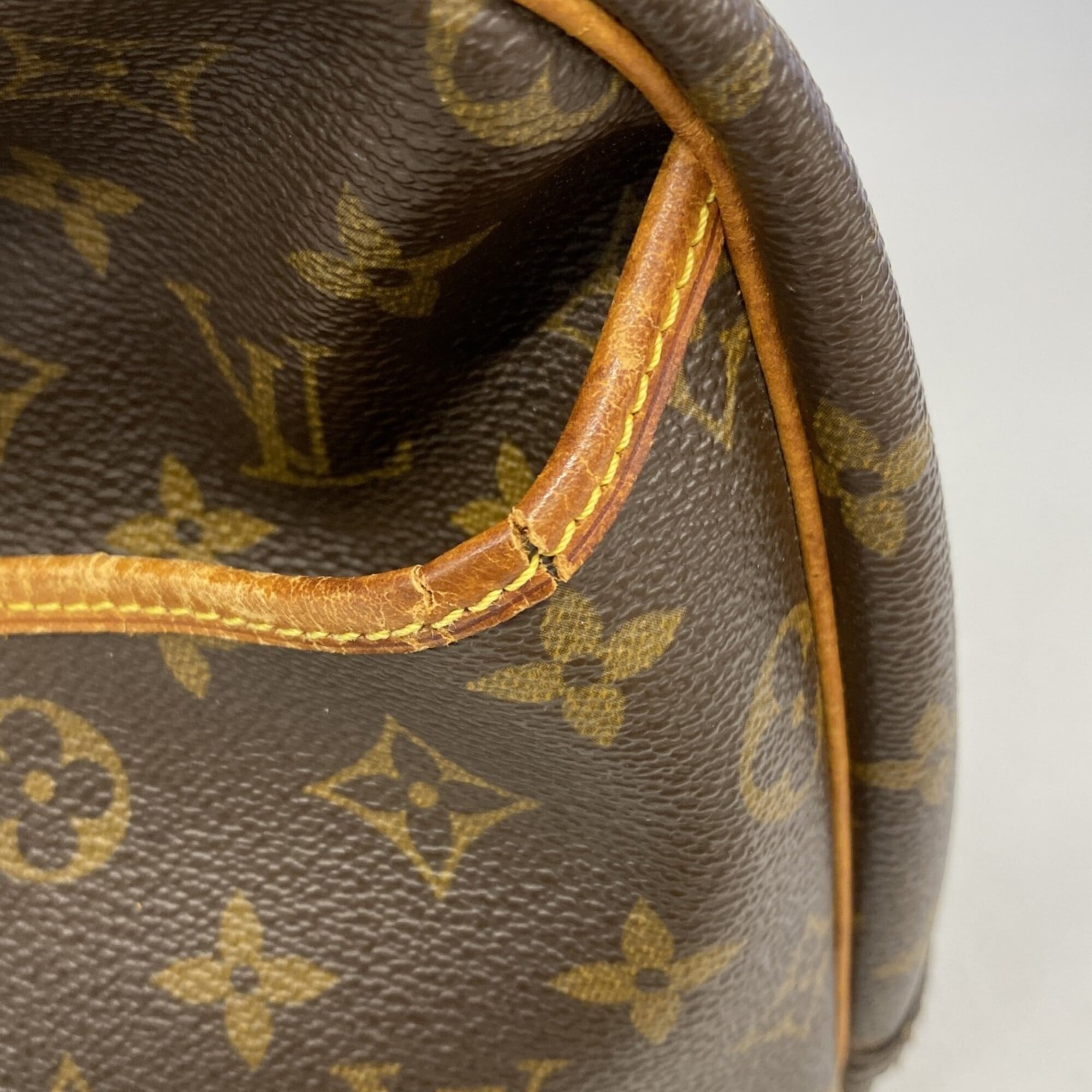 Louis Vuitton Brown Handbag (Pre-Owned)
