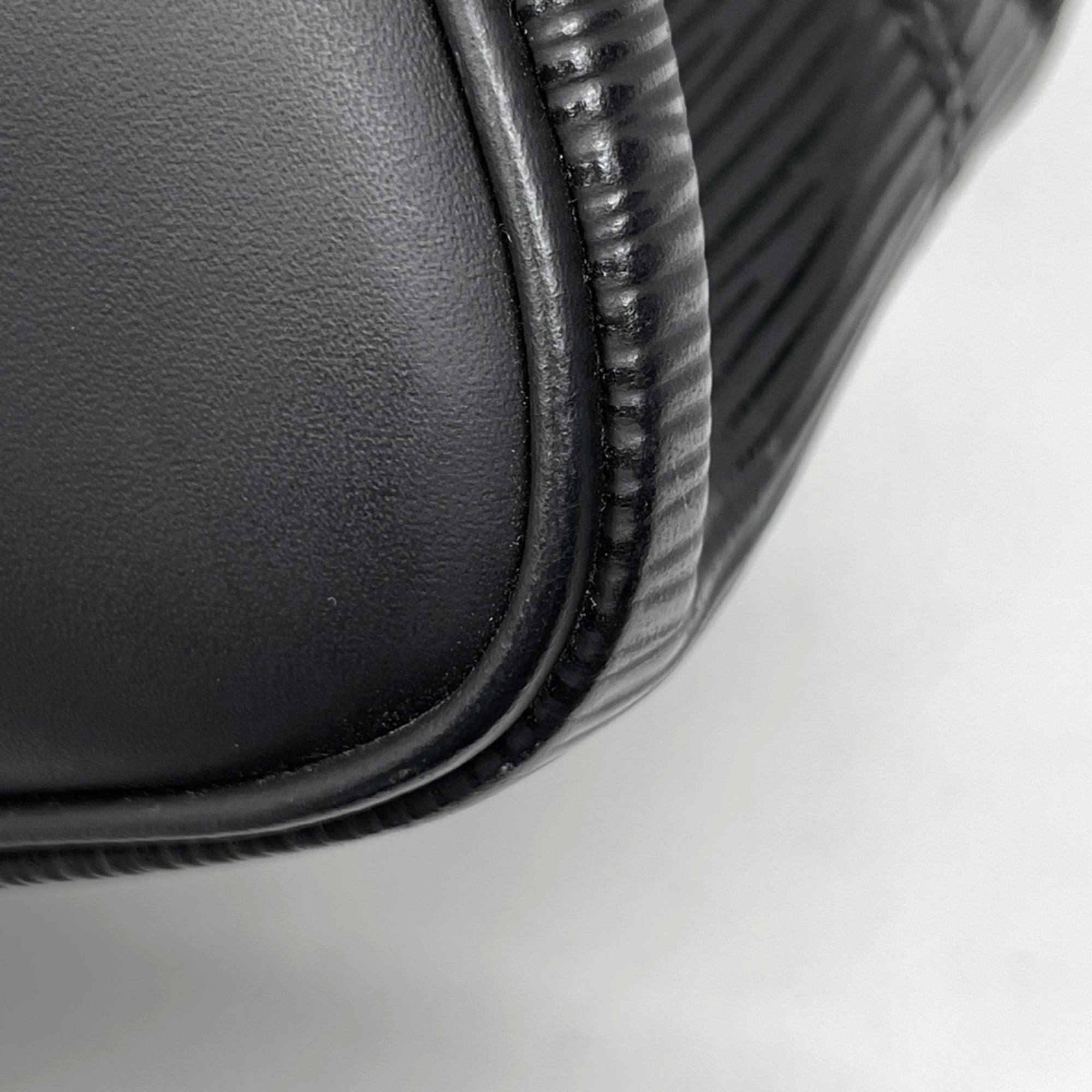 Louis Vuitton Epi Black Noir Epi Leather Handbag Shoulder Bag (Pre-Owned)