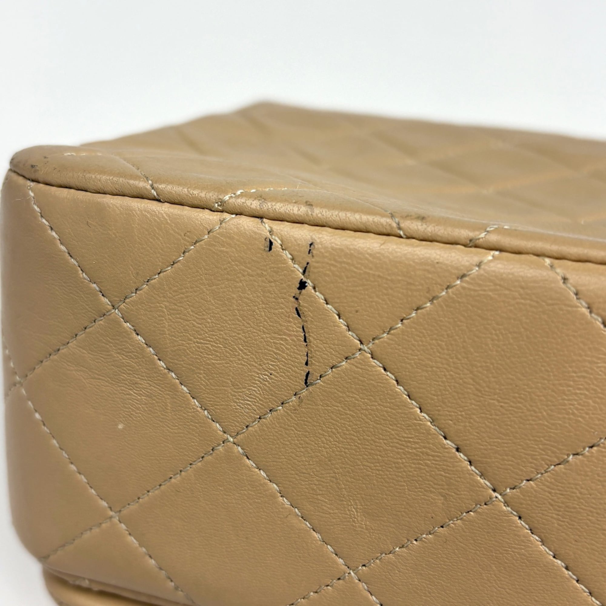 Chanel Matelasse Beige Leather Shoulder Bag (Pre-Owned)