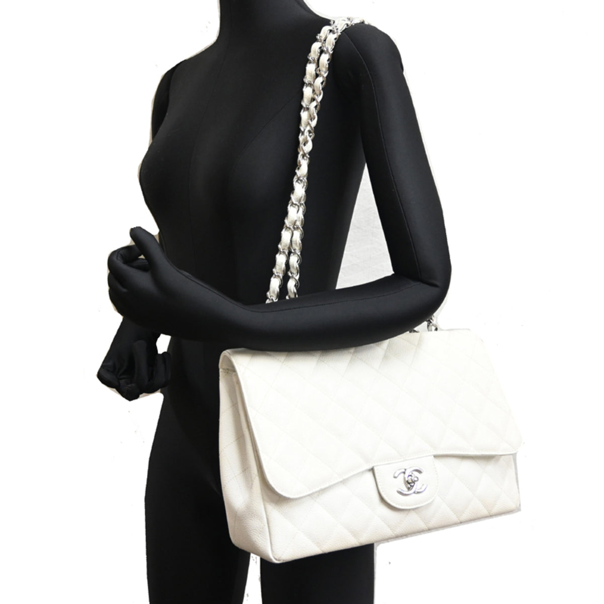 Chanel White Grained Calfskin Shoulder Bag (Pre-Owned)