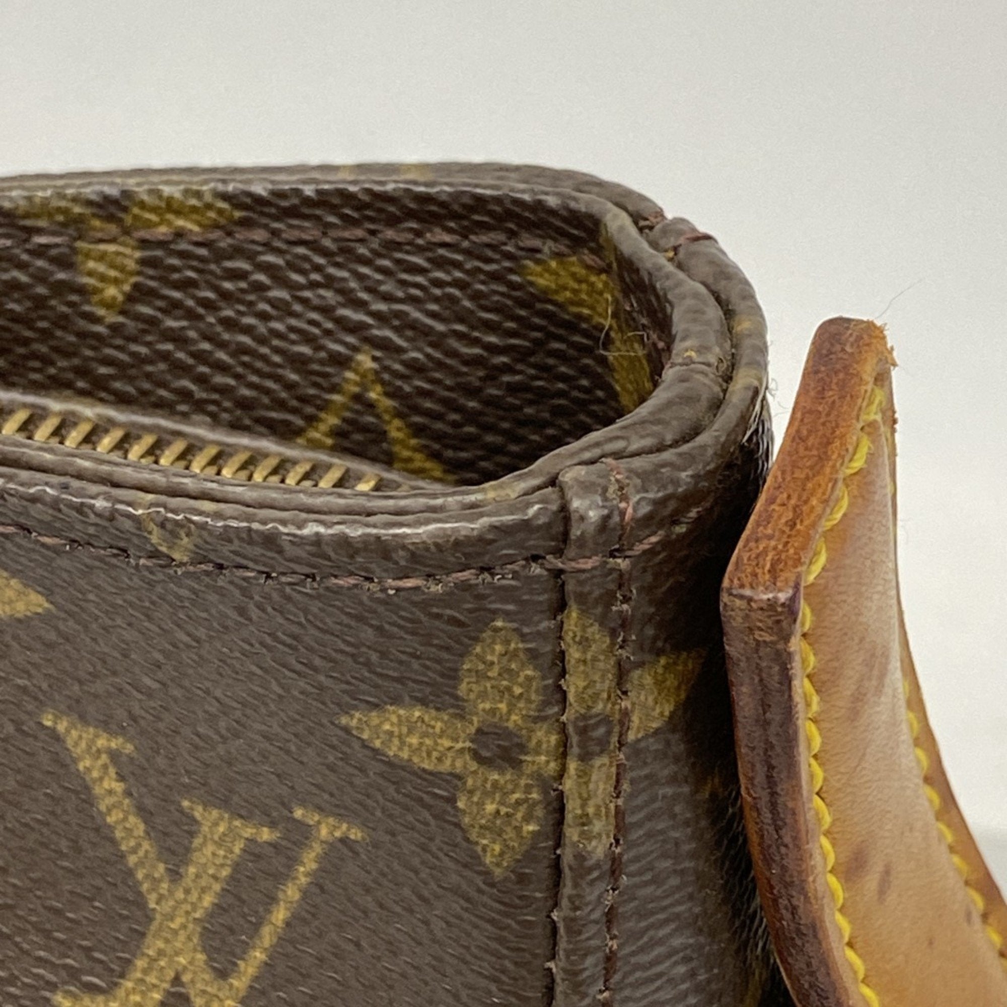 Louis Vuitton Brown Shoulder Bag (Pre-Owned)
