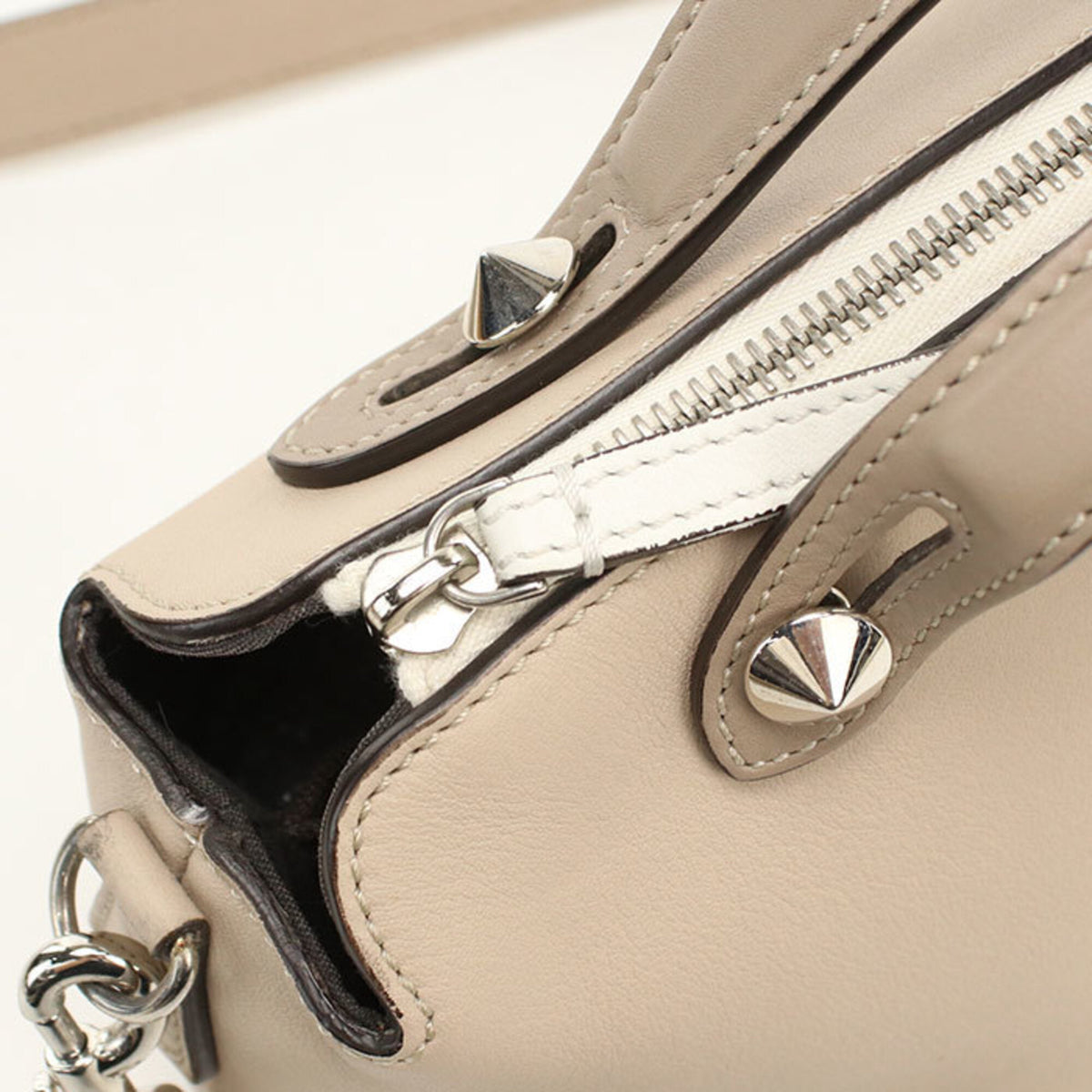 Fendi Beige Leather Handbag (Pre-Owned)