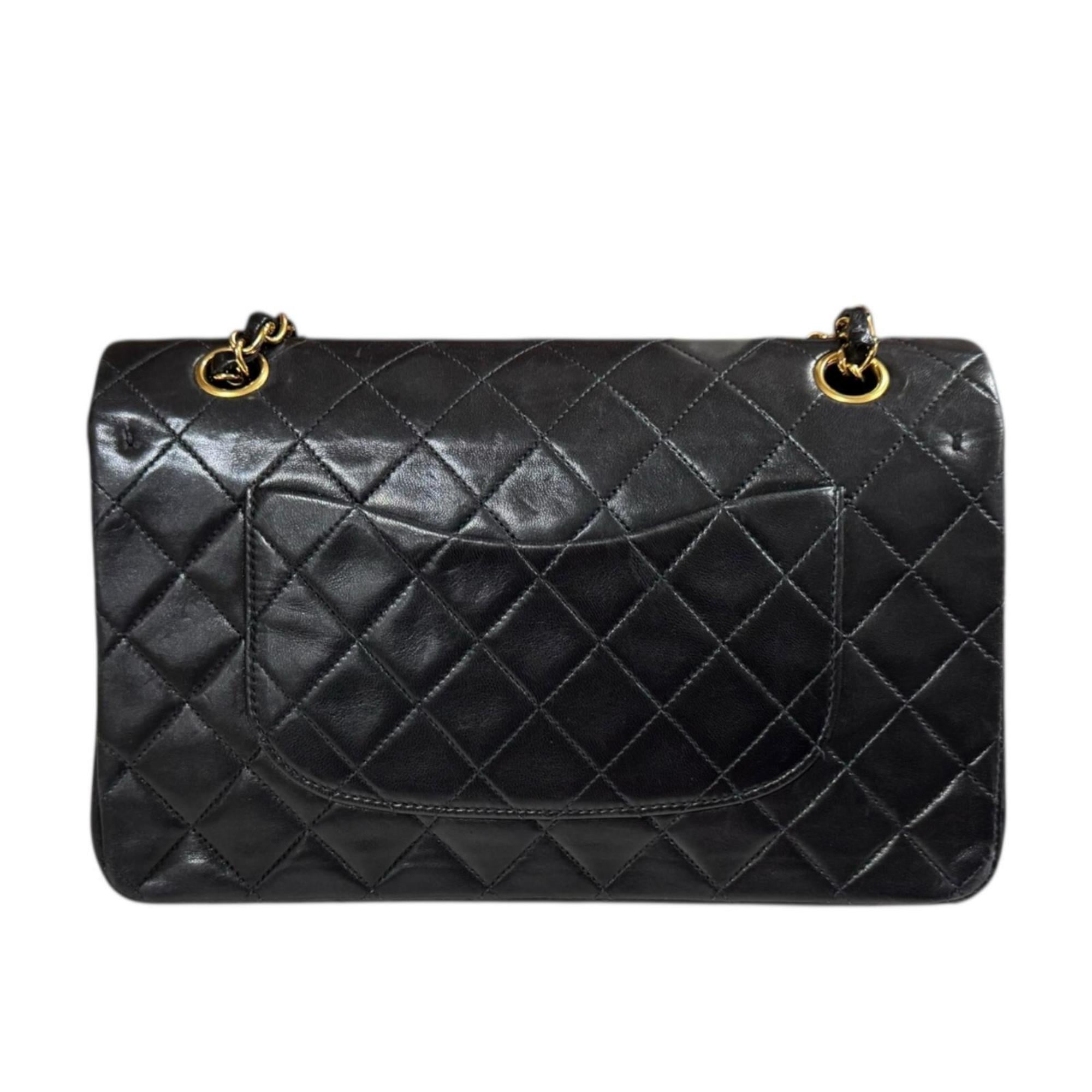 Chanel Matelasse Black Leather Shoulder Bag (Pre-Owned)