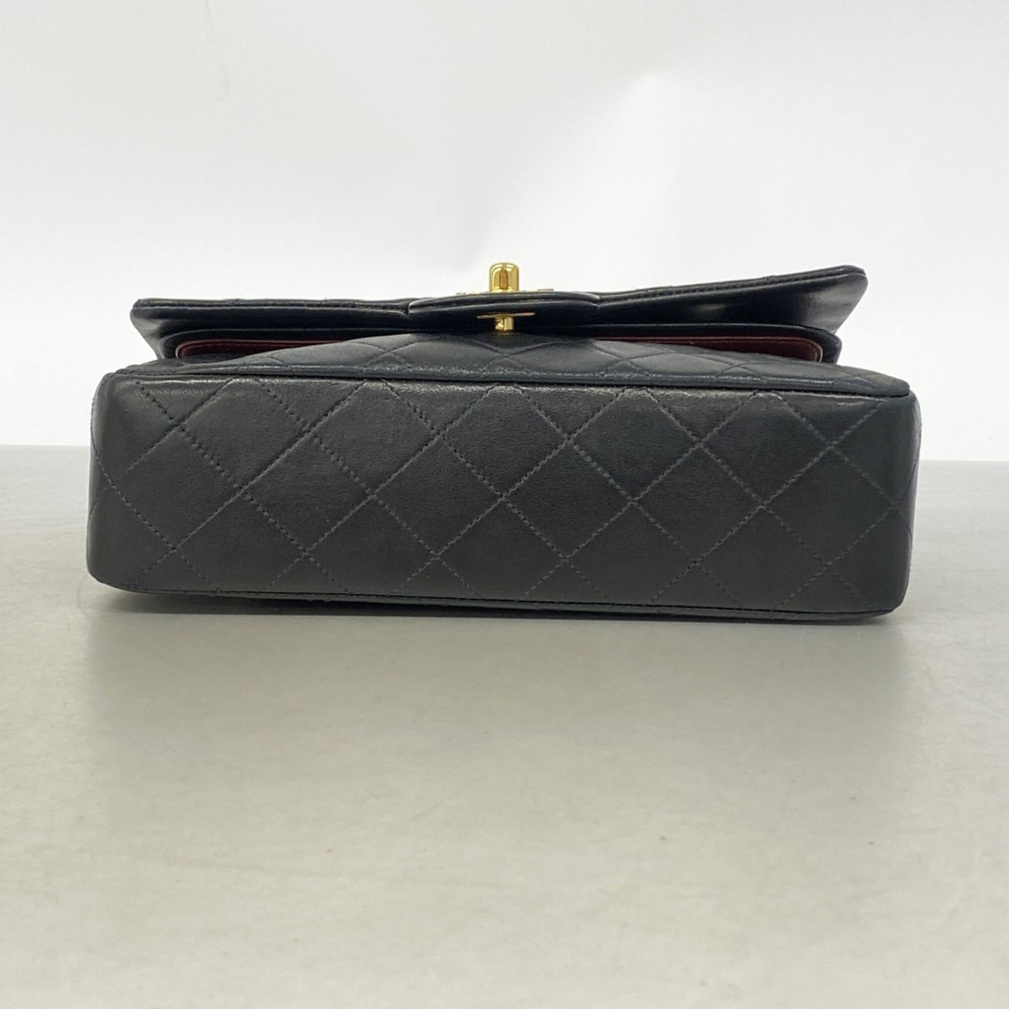 Chanel Black Leather Shoulder Bag (Pre-Owned)