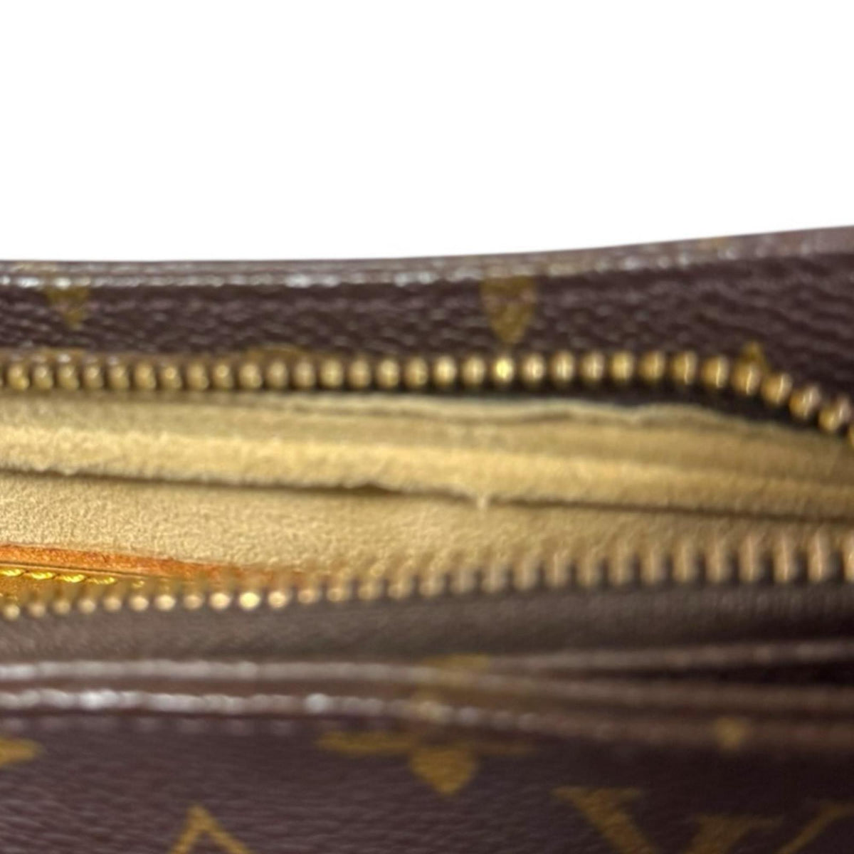 Louis Vuitton Brown Monogram Canvas Shoulder Bag (Pre-Owned)