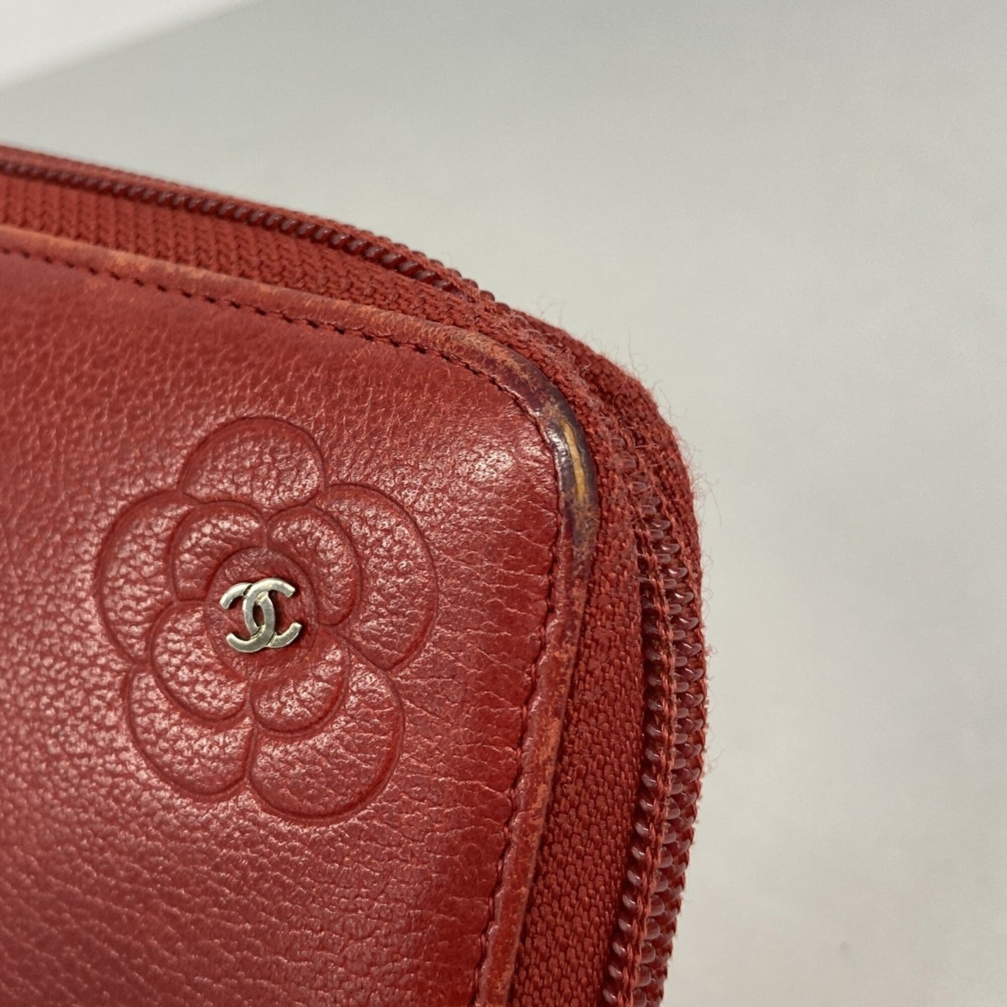 Chanel Red Color Leather Long Wallet (Bi-Fold) (Pre-Owned)