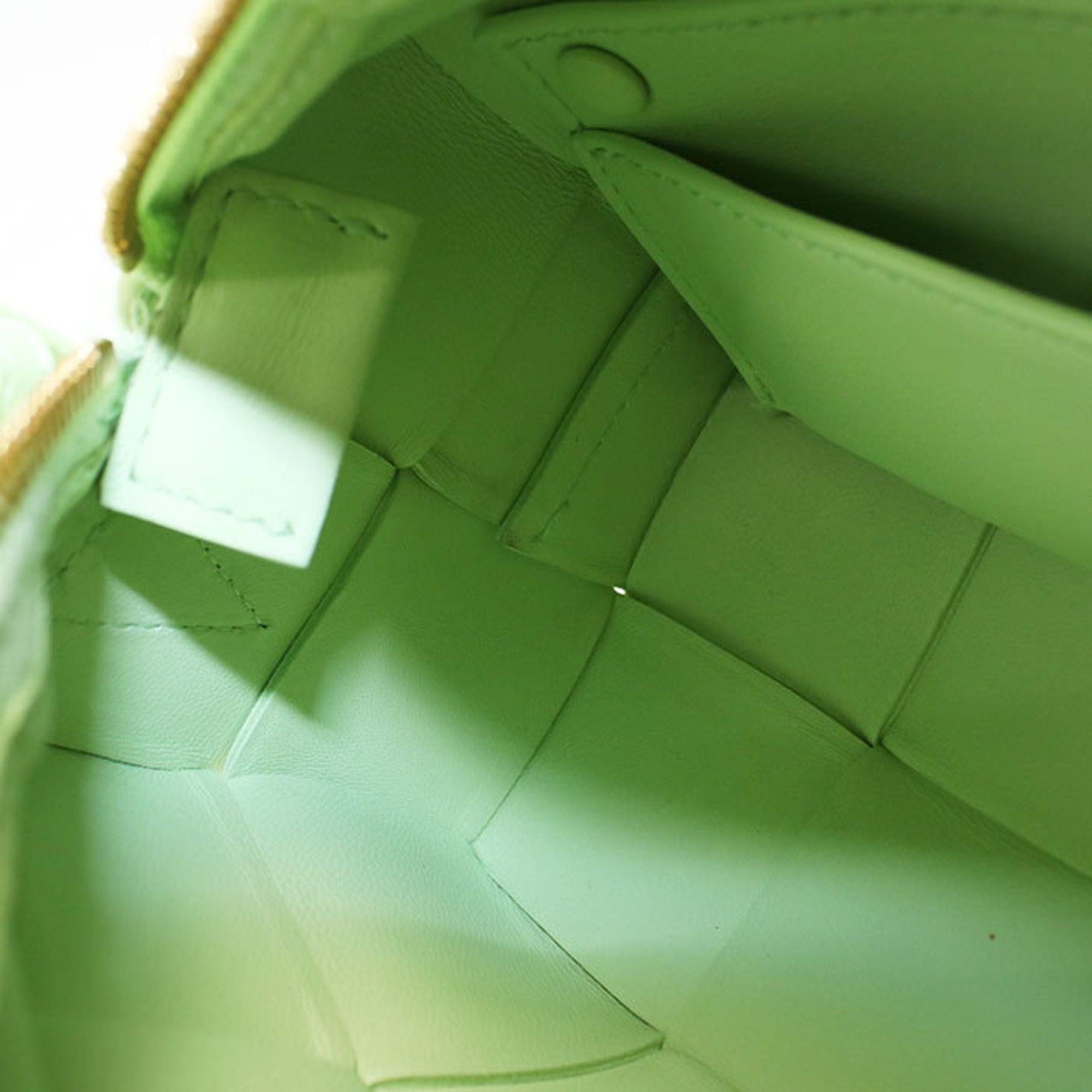 Bottega Veneta Green Leather Shoulder Bag (Pre-Owned)