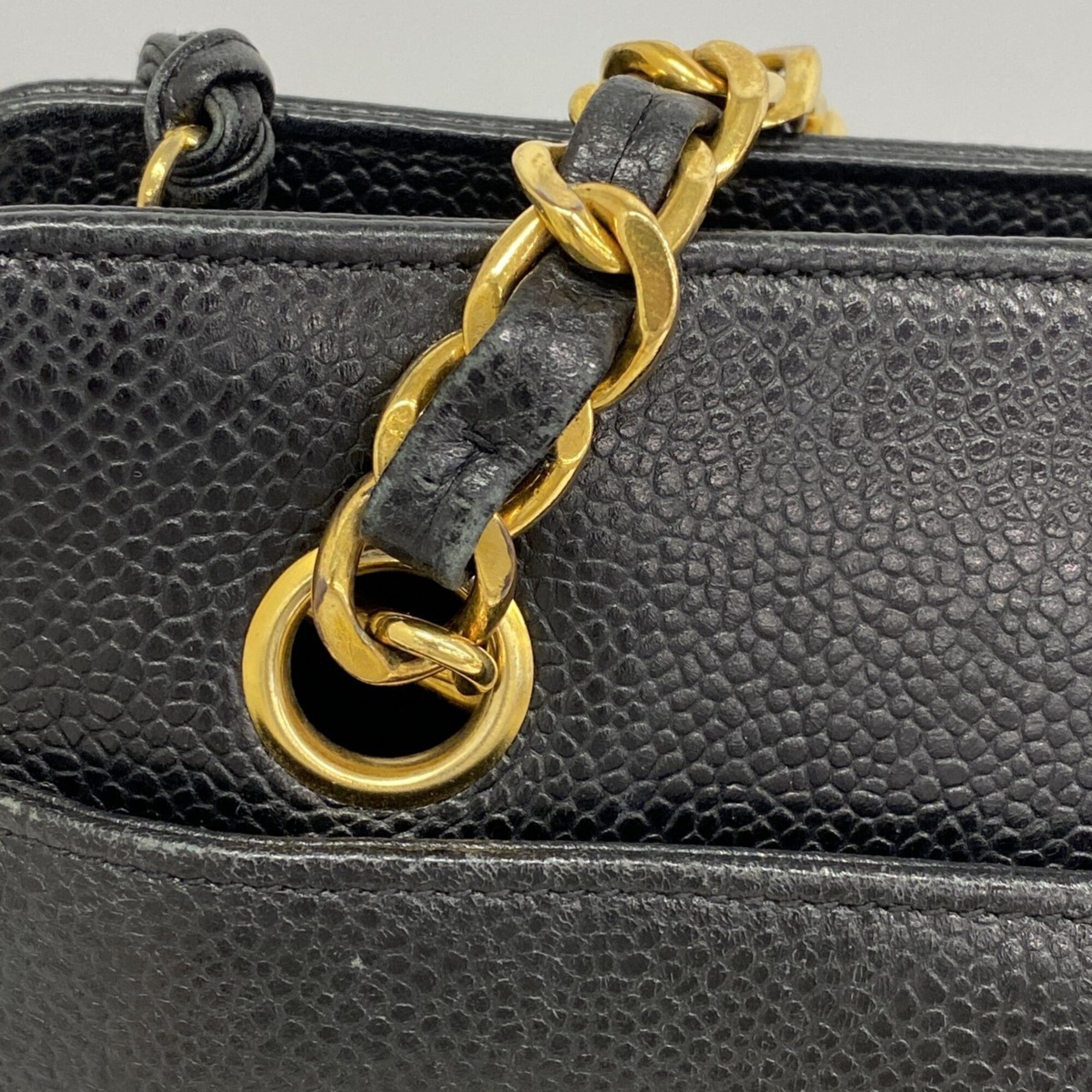 Chanel Black Grained Calfskin Shoulder Bag (Pre-Owned)