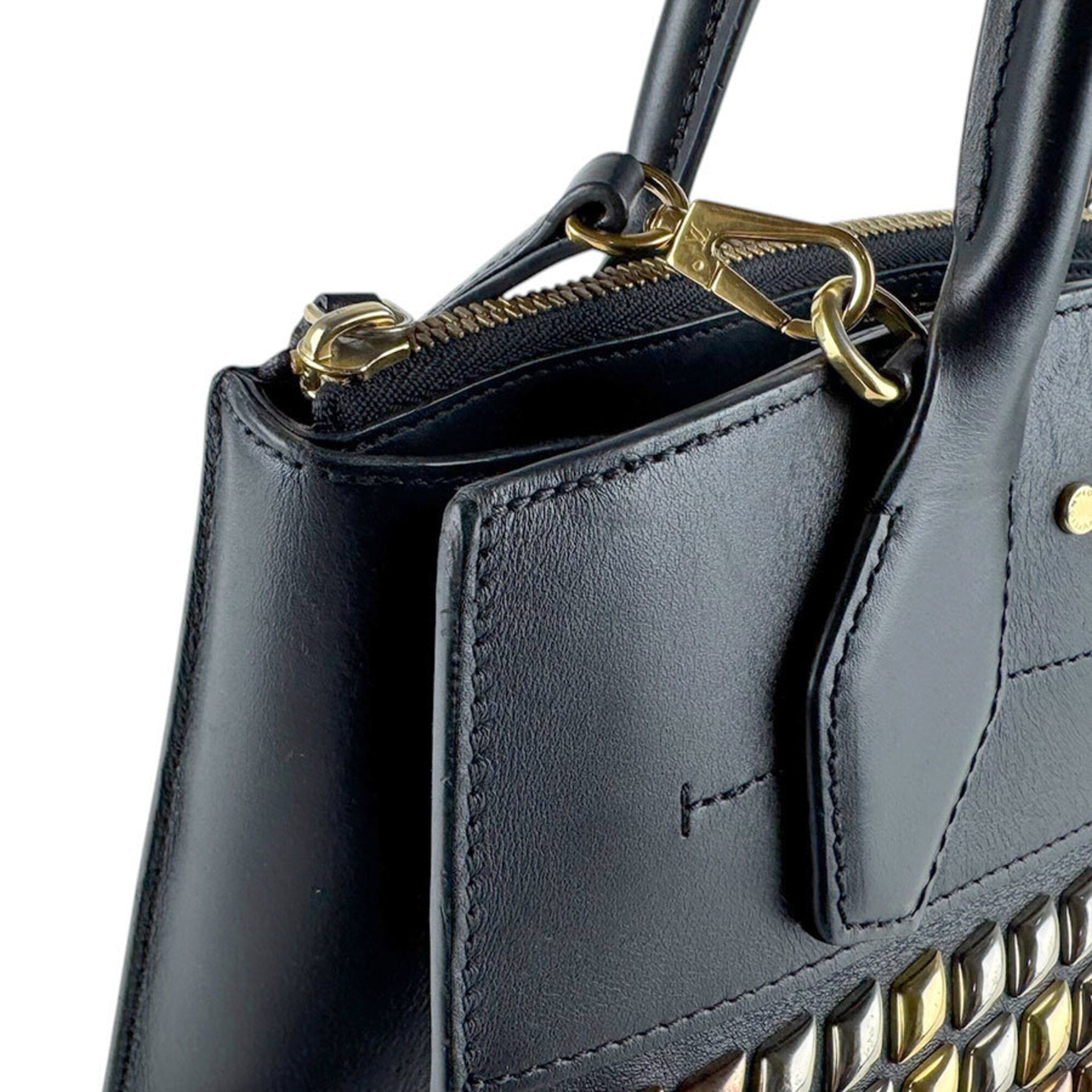 Louis Vuitton Black Leather Handbag Shoulder Bag (Pre-Owned)