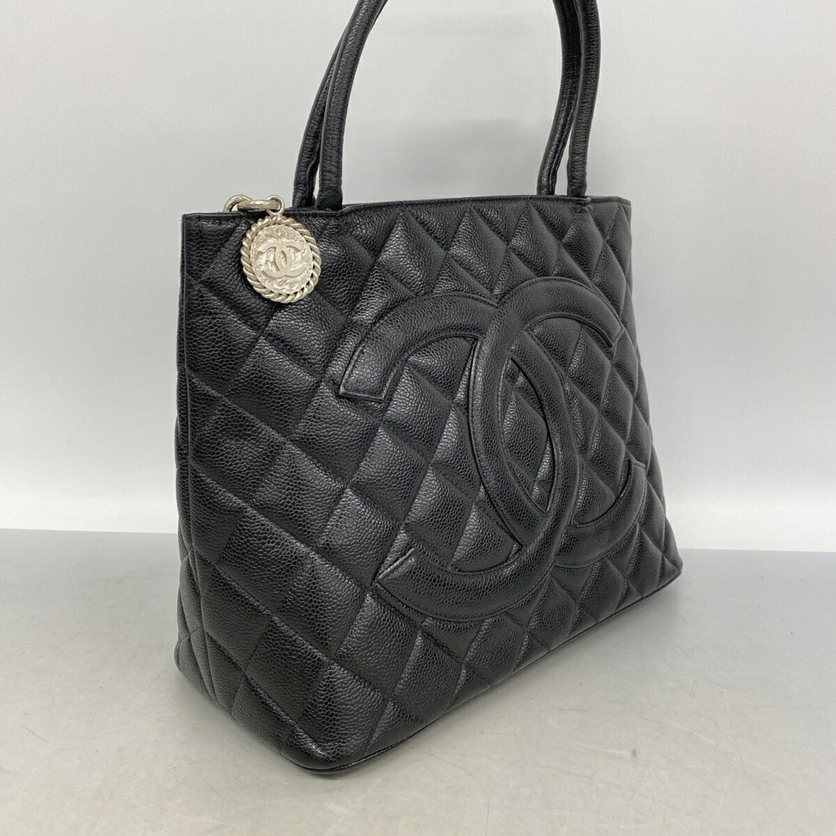 Chanel Black Grained Calfskin Tote Bag (Pre-Owned)