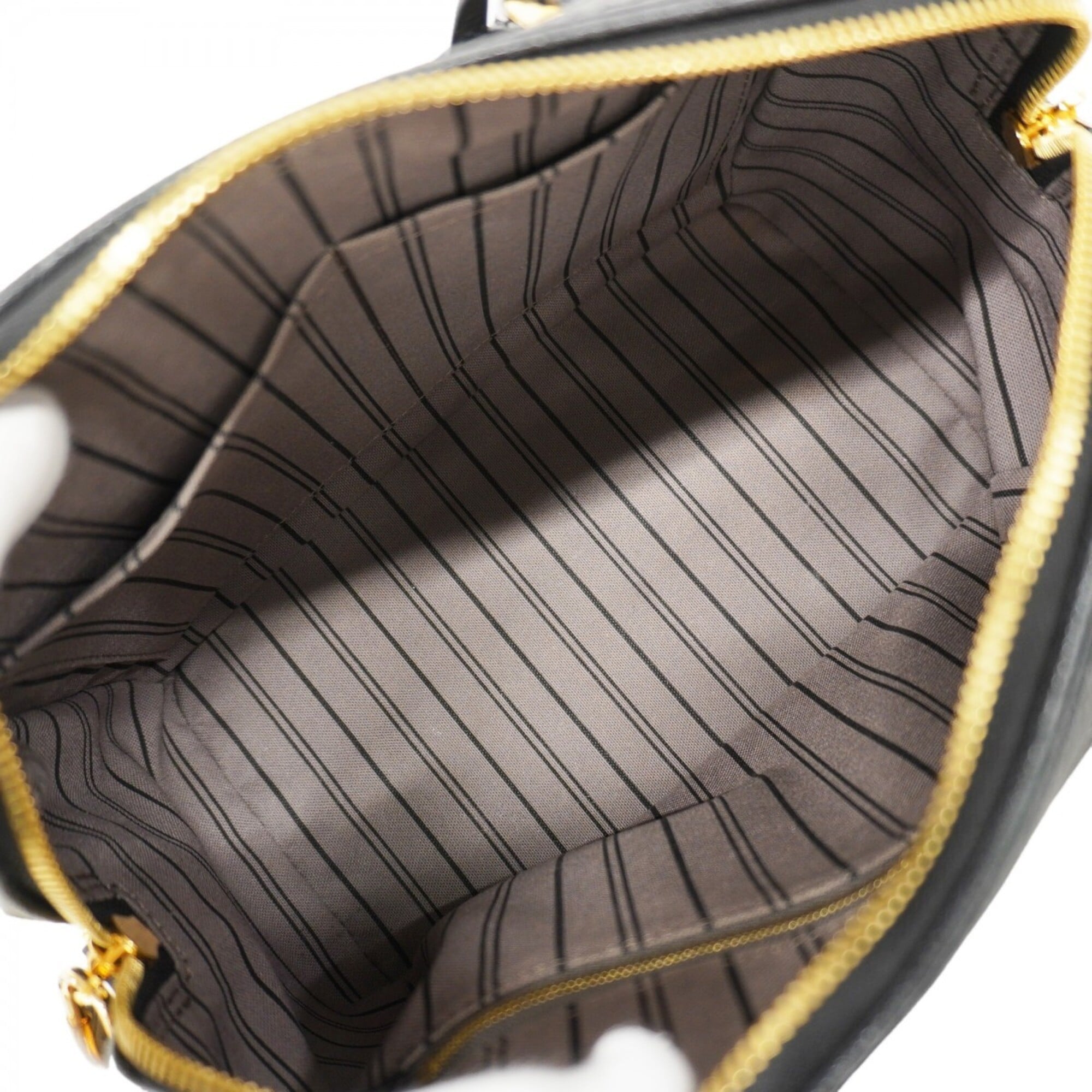 Louis Vuitton Noir Handbag (Pre-Owned)