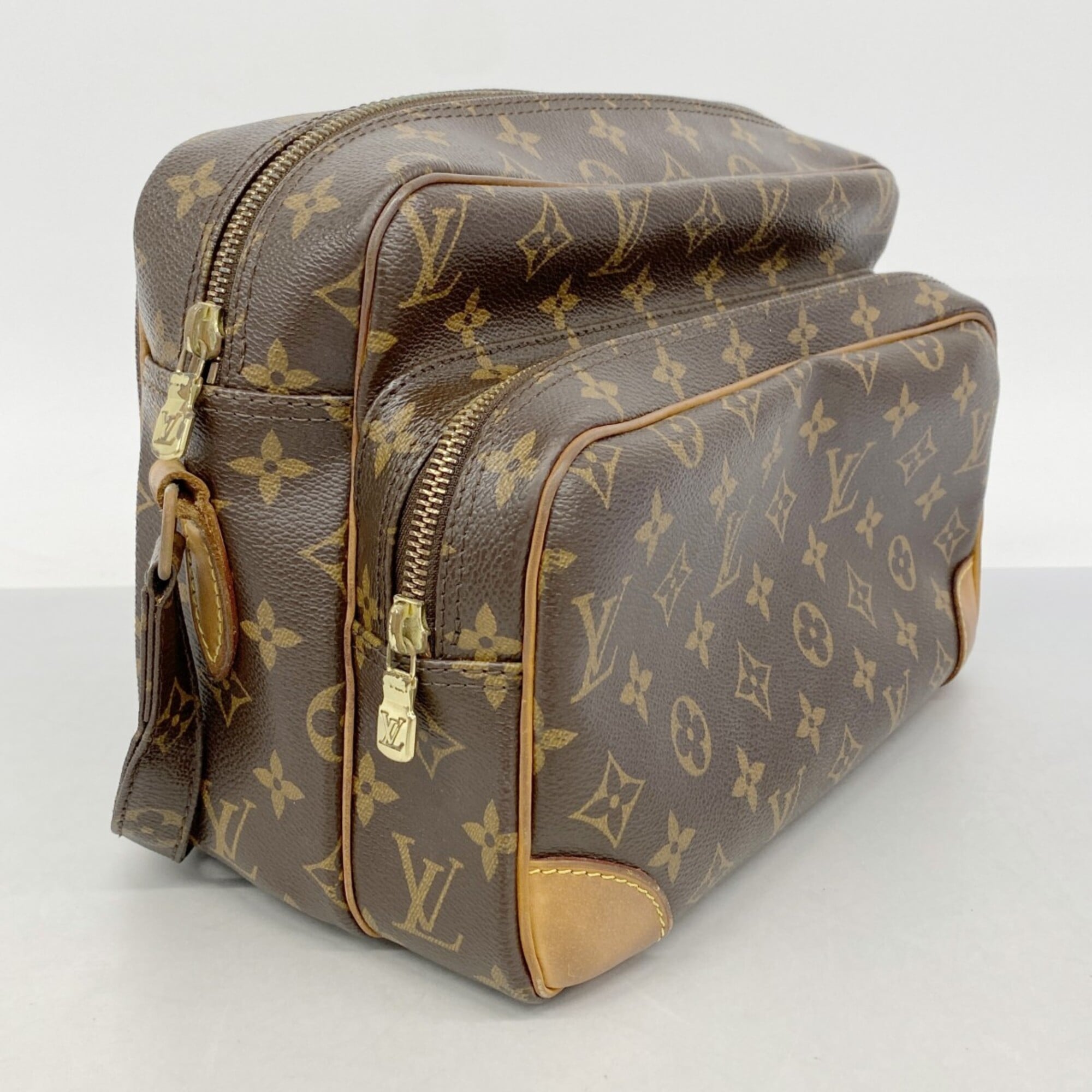 Louis Vuitton Brown Shoulder Bag (Pre-Owned)