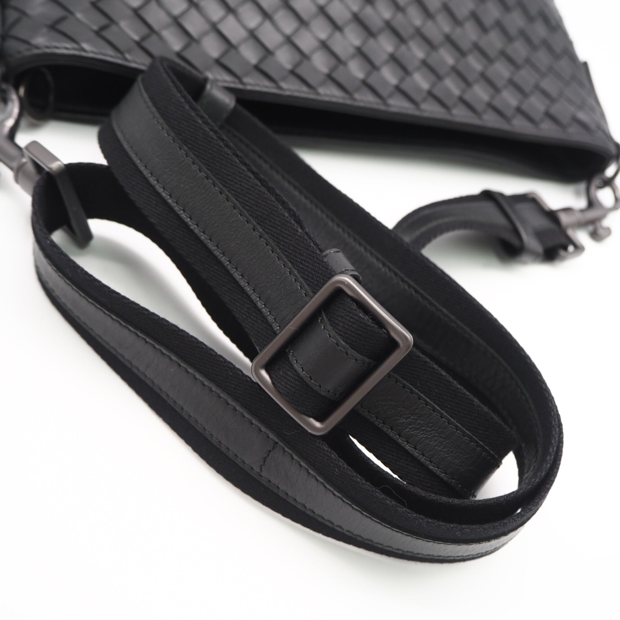 Bottega Veneta Intrecciato Black Leather Shoulder Bag (Pre-Owned)