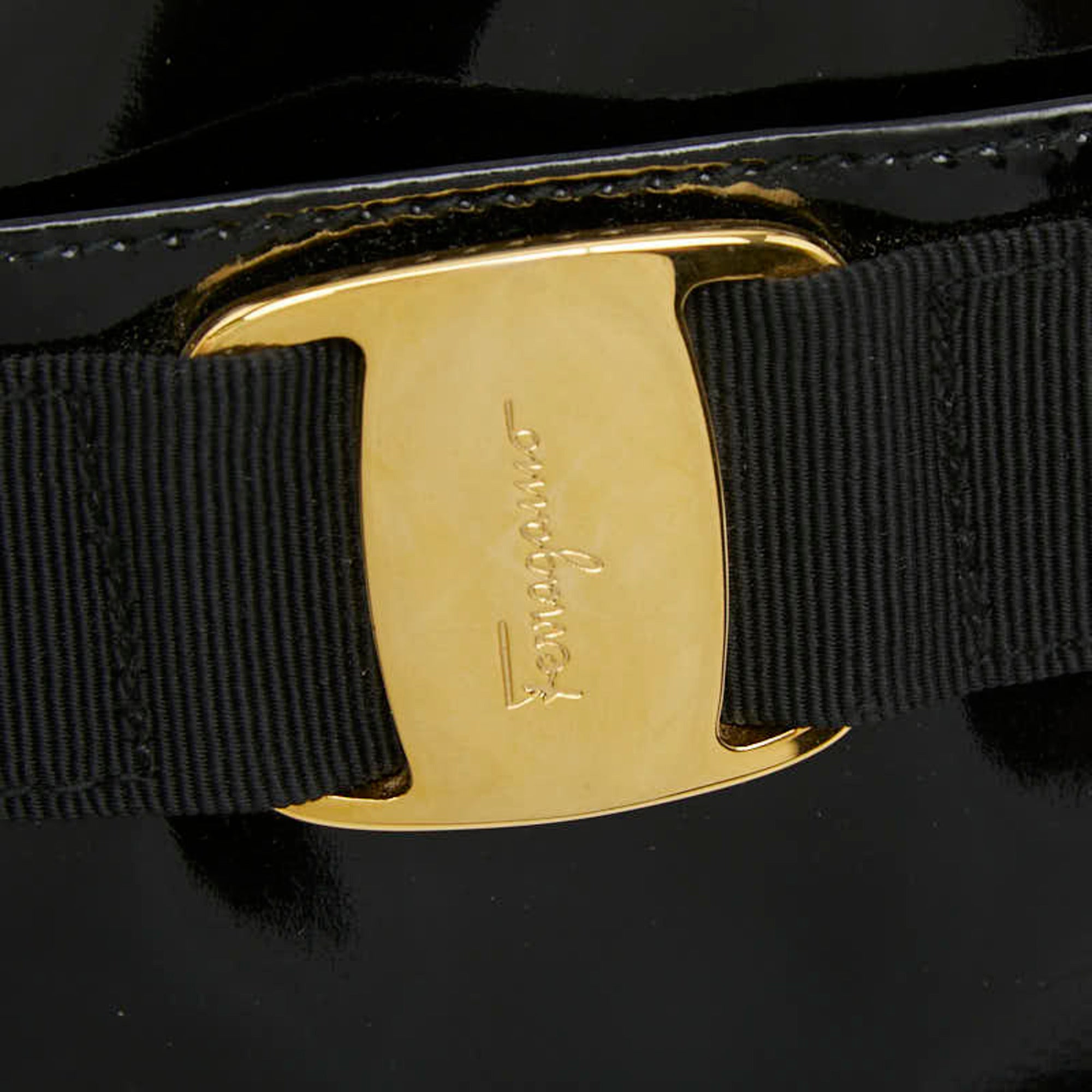 Salvatore Ferragamo Black Leather Shoulder Bag (Pre-Owned)