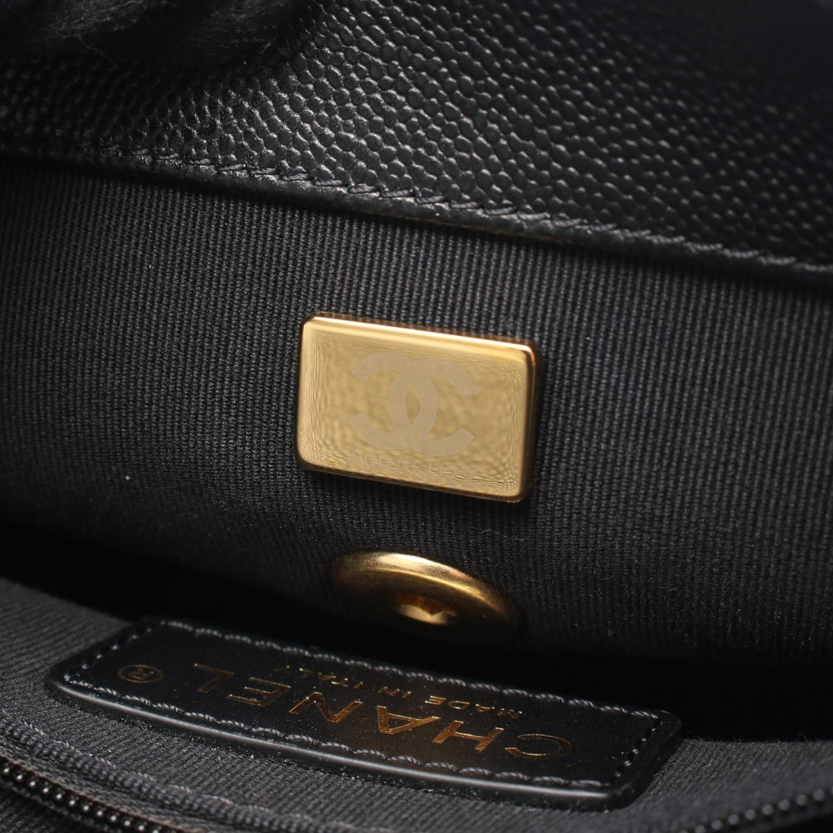 Chanel Black Grained Calfskin Handbag Shoulder Bag (Pre-Owned)