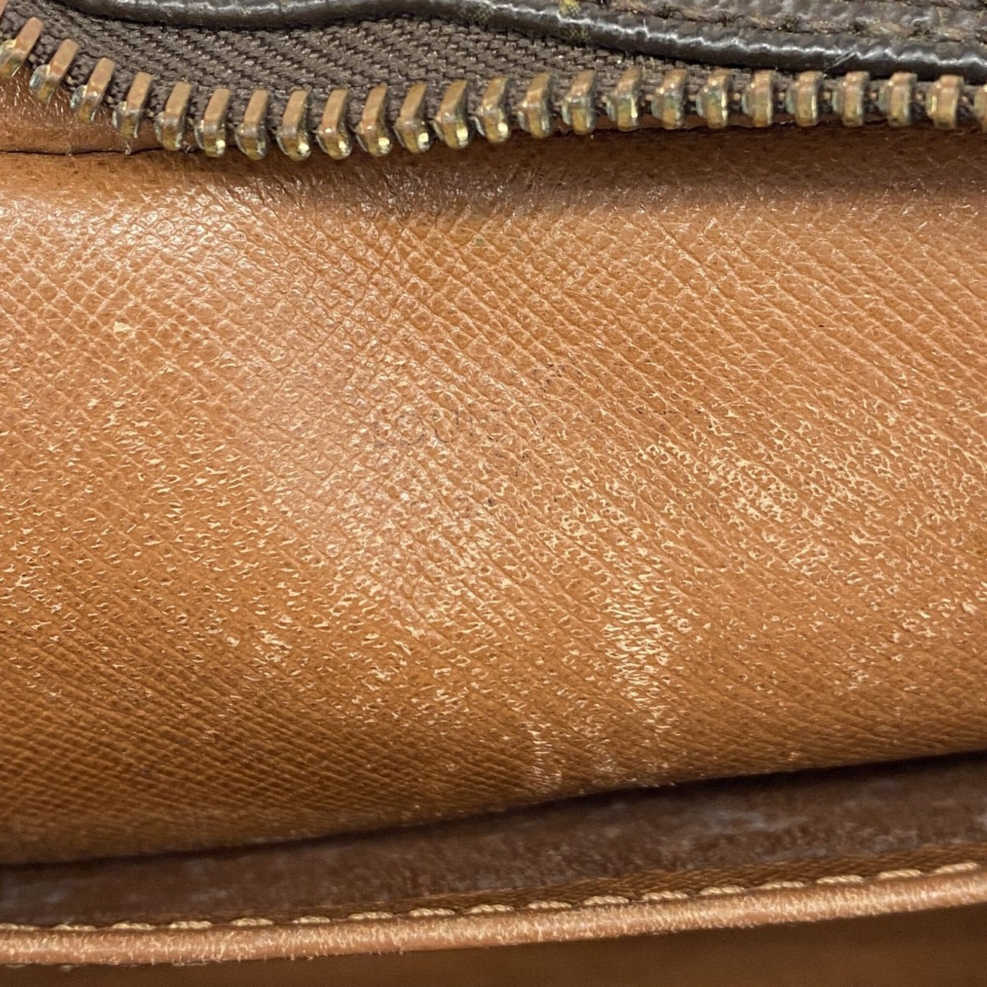 Louis Vuitton Brown Clutch Bag (Pre-Owned)