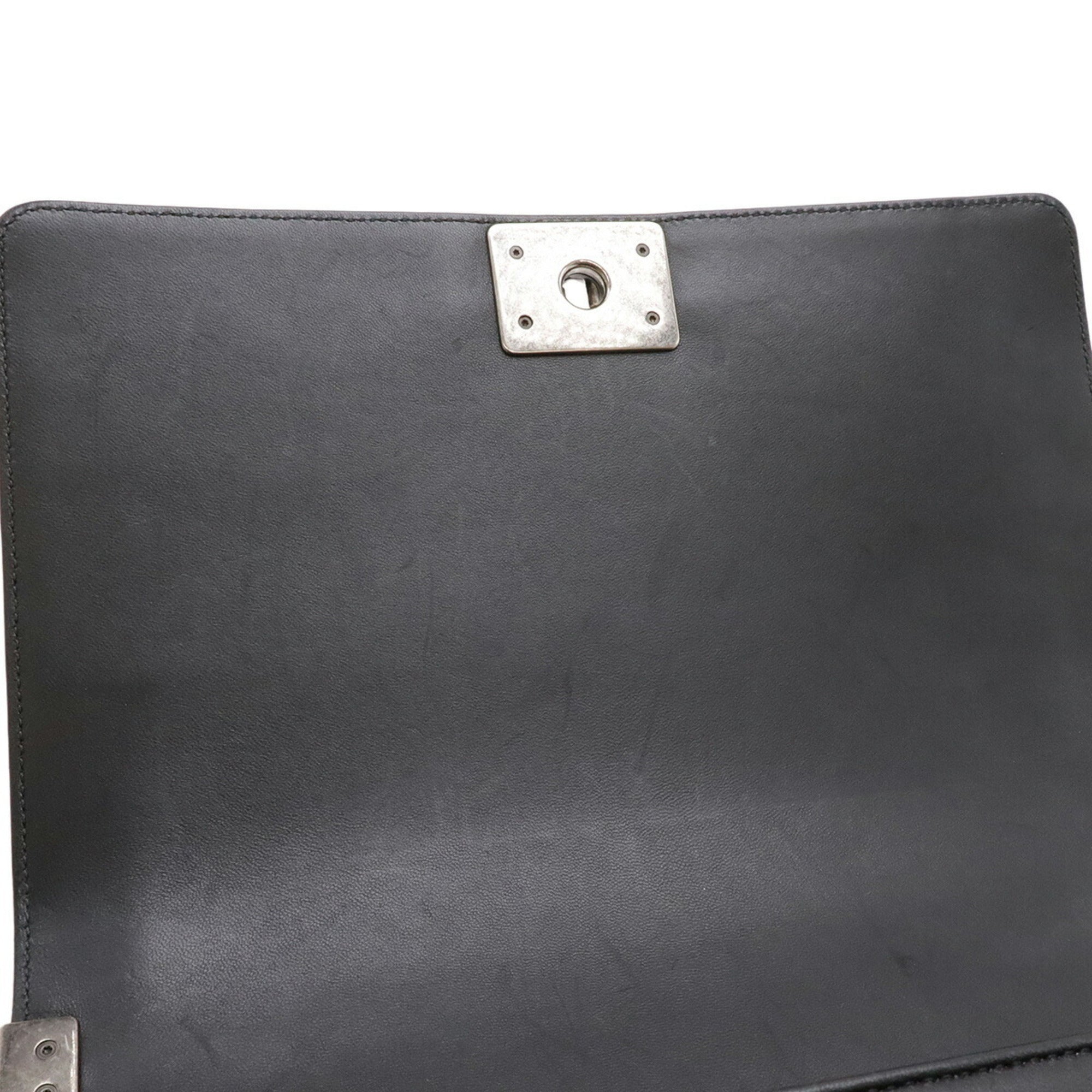 Chanel Matelasse Black Leather Shoulder Bag (Pre-Owned)