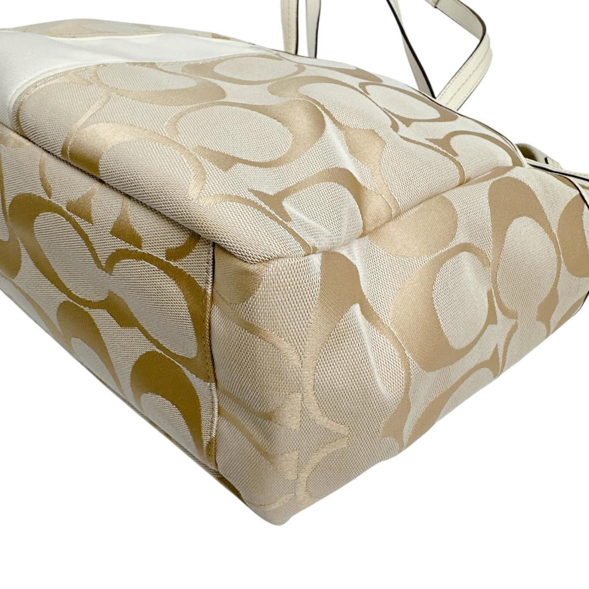 Coach Beige Canvas Handbag Tote Bag (Pre-Owned)