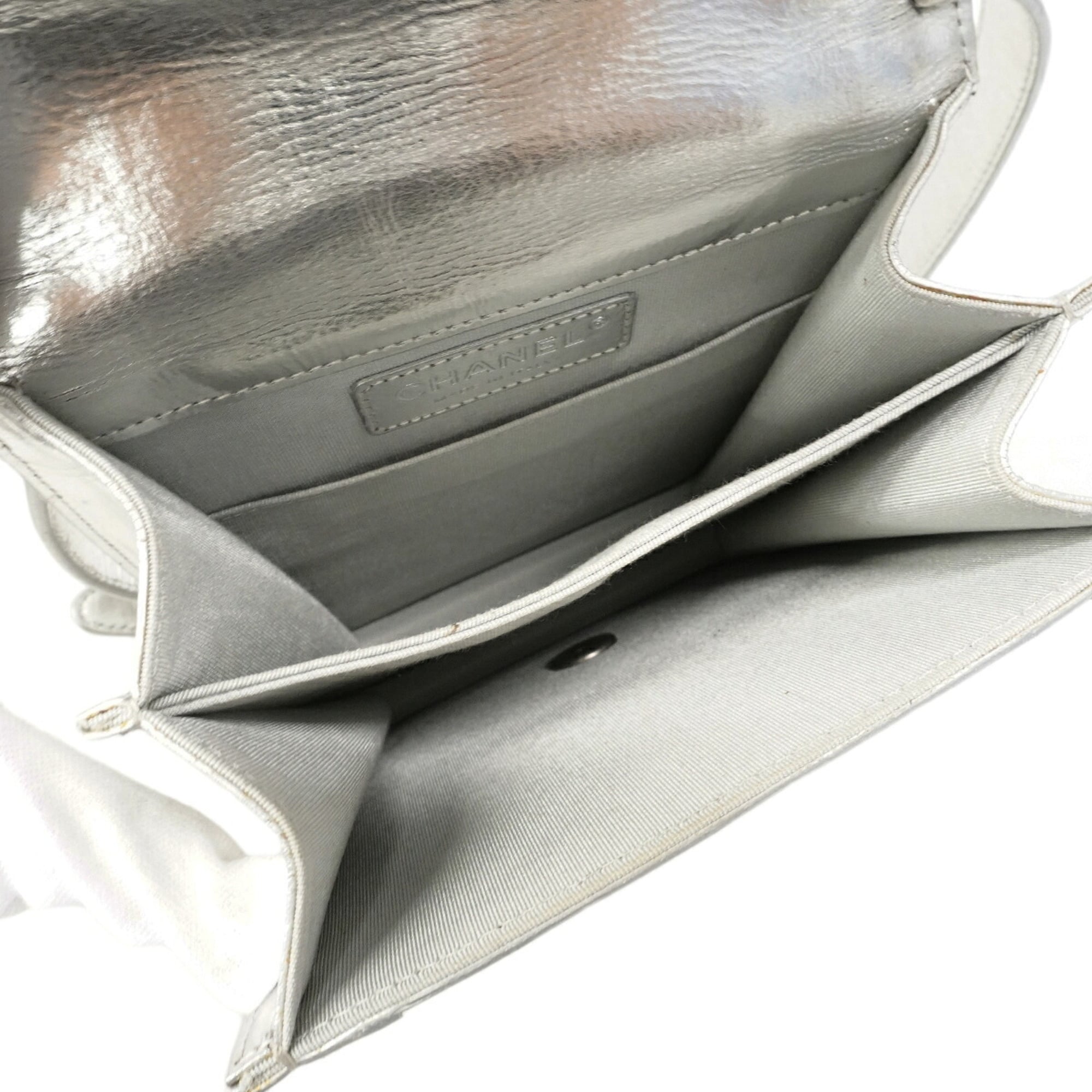 Chanel Silver Shoulder Bag (Pre-Owned)