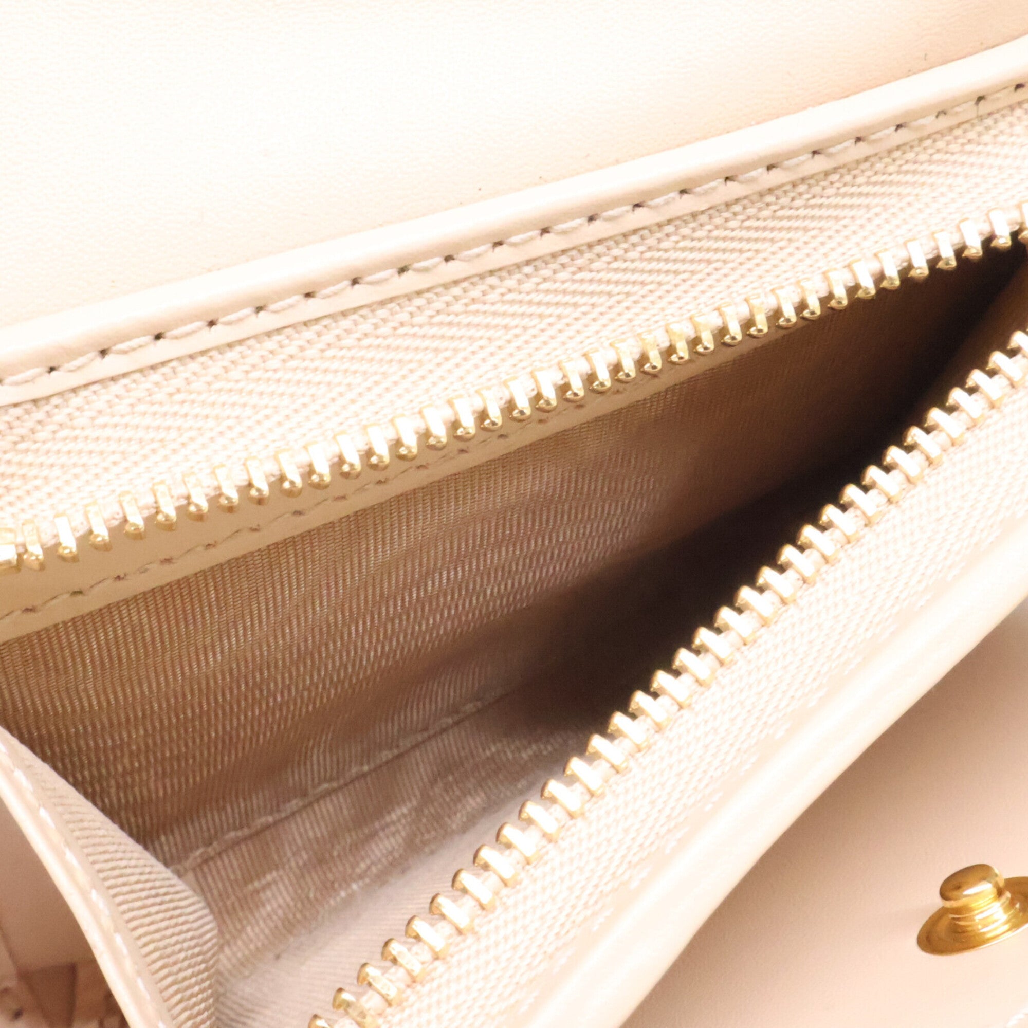 Gucci Light Beige Leather Wallet (Tri-Fold) (Pre-Owned)