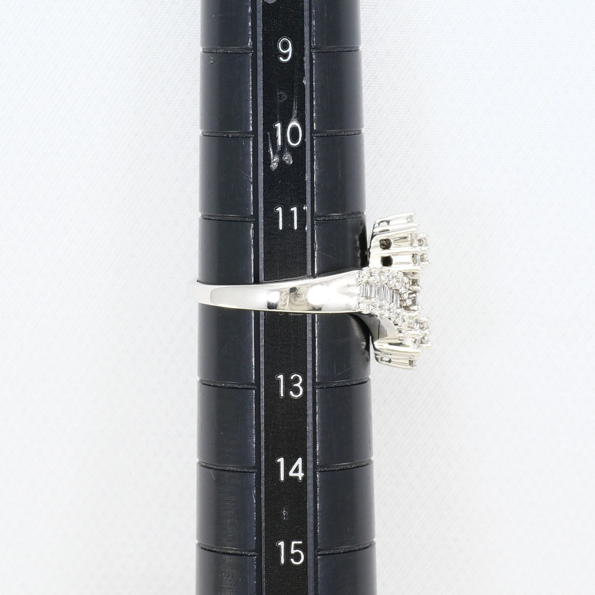 Unbranded White Gold White Gold (18K) Band Ring (Pre-Owned)