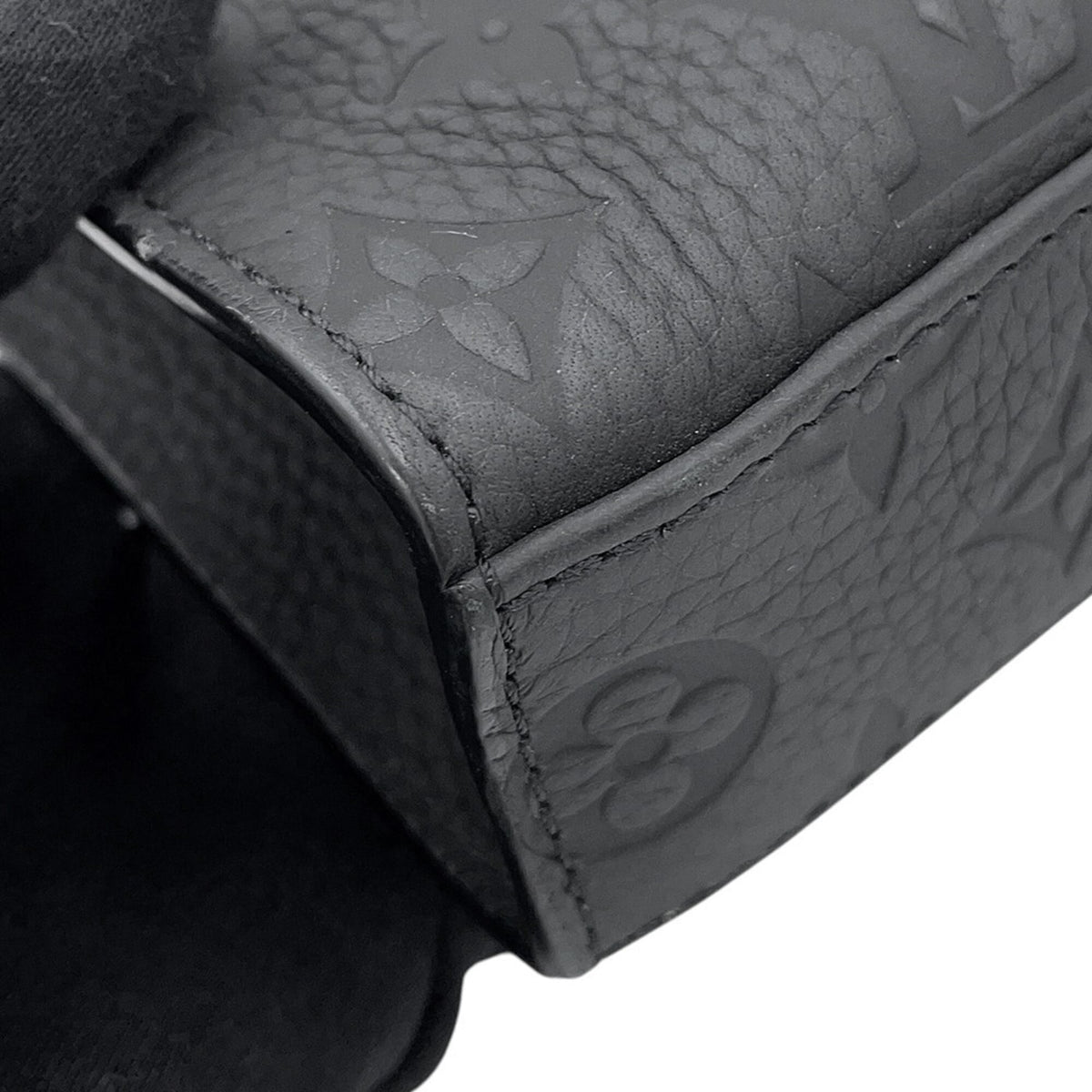 Louis Vuitton Noir Monogram Handbag (Pre-Owned)