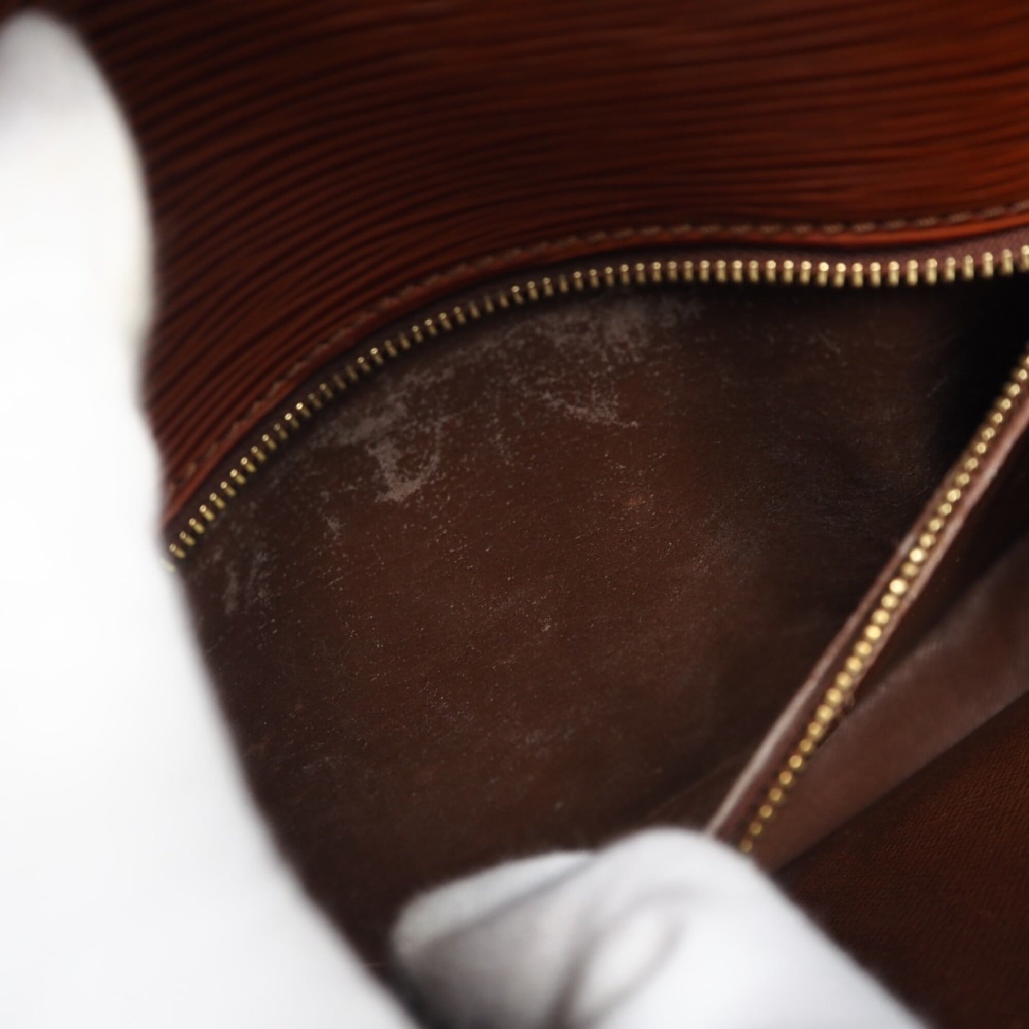 Louis Vuitton Brown Leather Shoulder Bag (Pre-Owned)