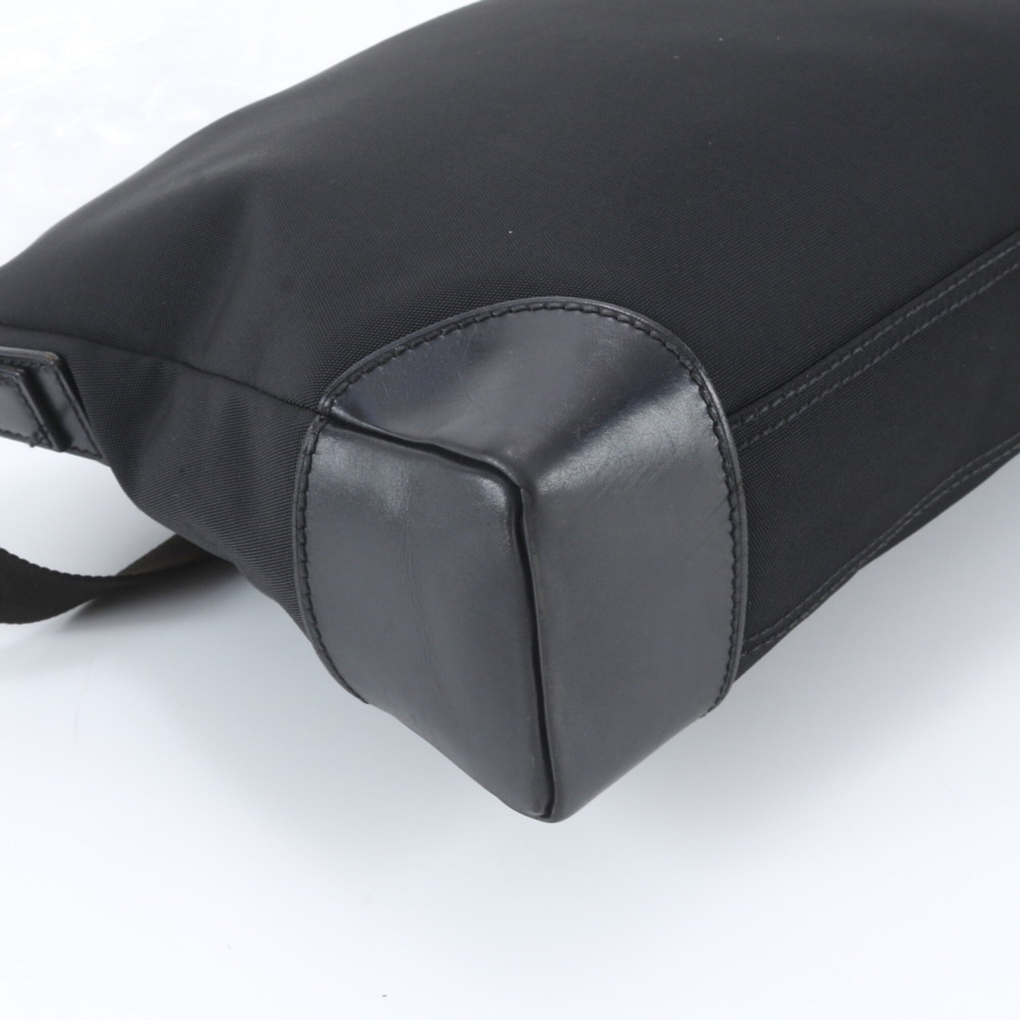 Gucci Black Leather Nylon Messenger Bag Shoulder Bag (Pre-Owned)