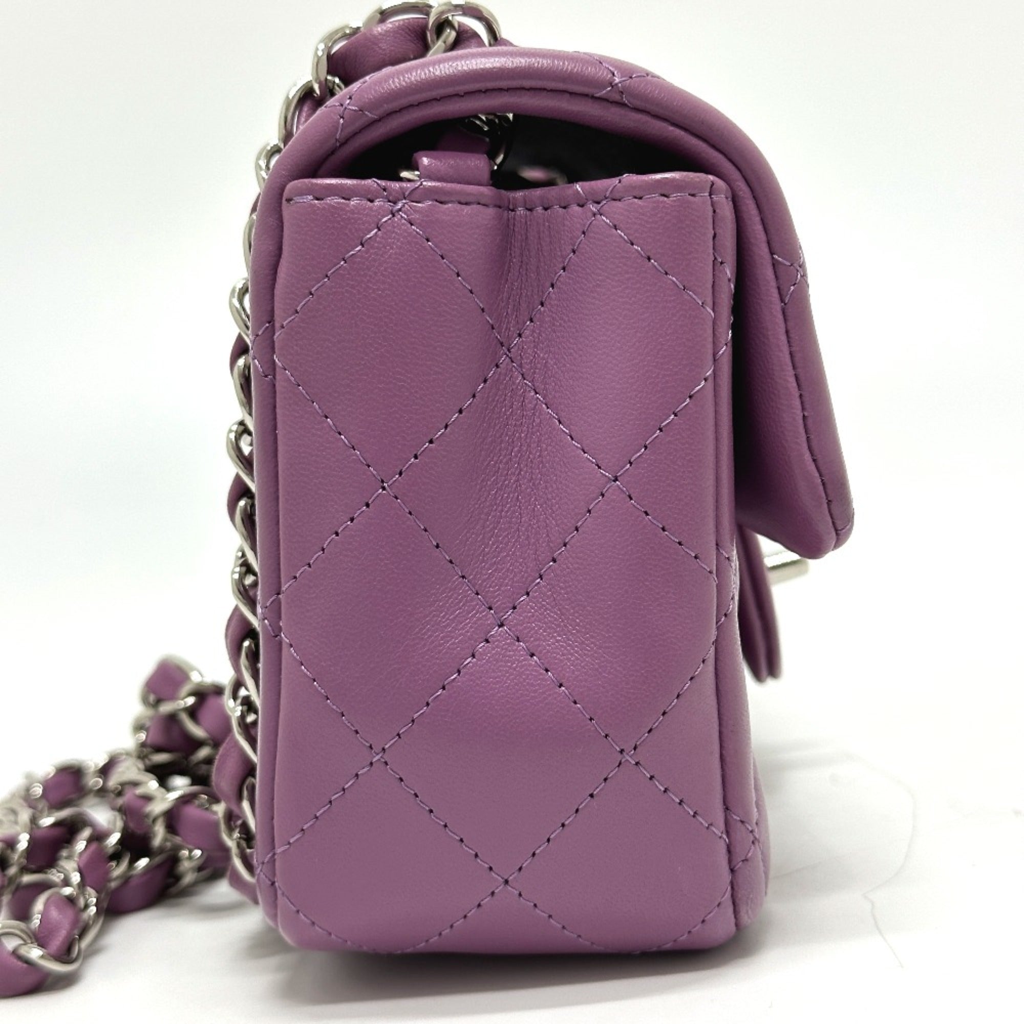 Chanel Purple Leather Shoulder Bag (Pre-Owned)
