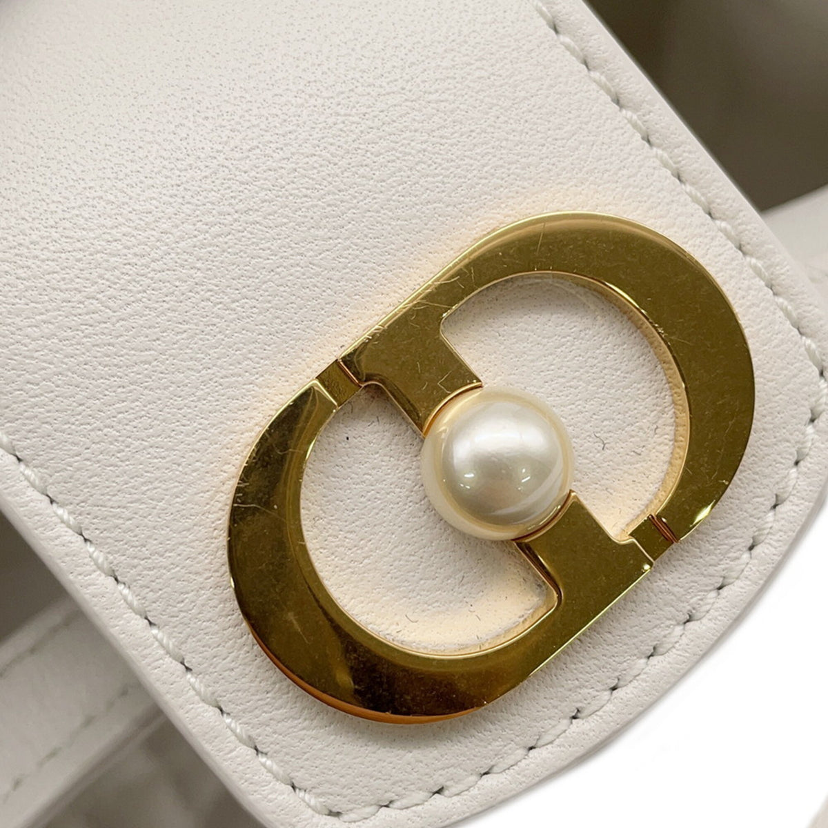 Christian Dior White Leather Artificial Pearl Handbag (Pre-Owned)