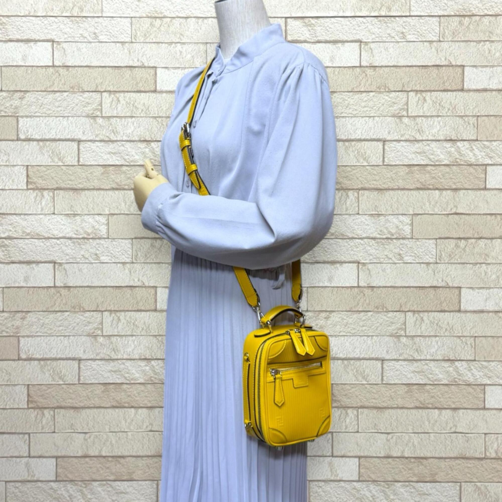 Fendi Yellow Leather Shoulder Bag (Pre-Owned)