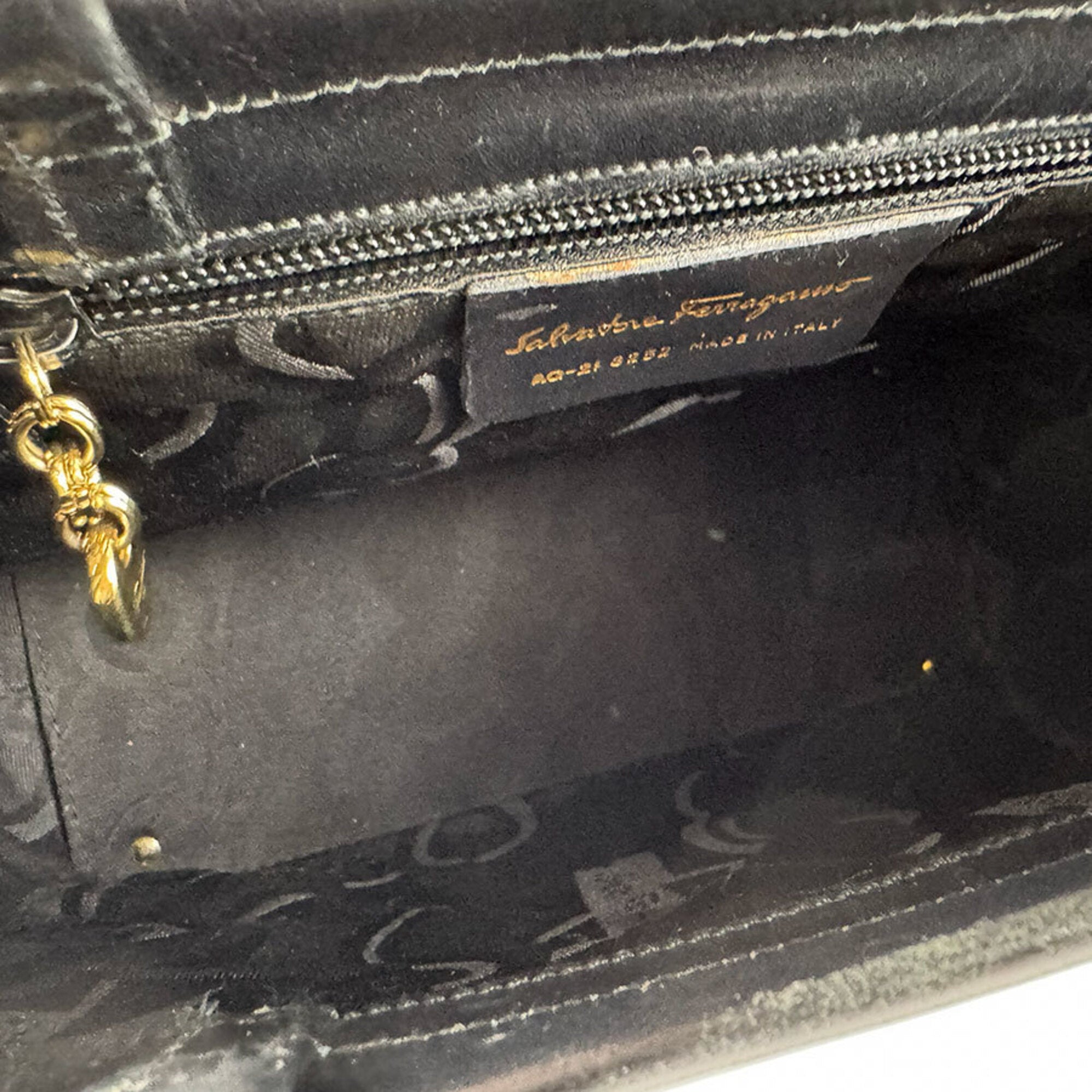 Salvatore Ferragamo Black Leather Handbag Shoulder Bag (Pre-Owned)