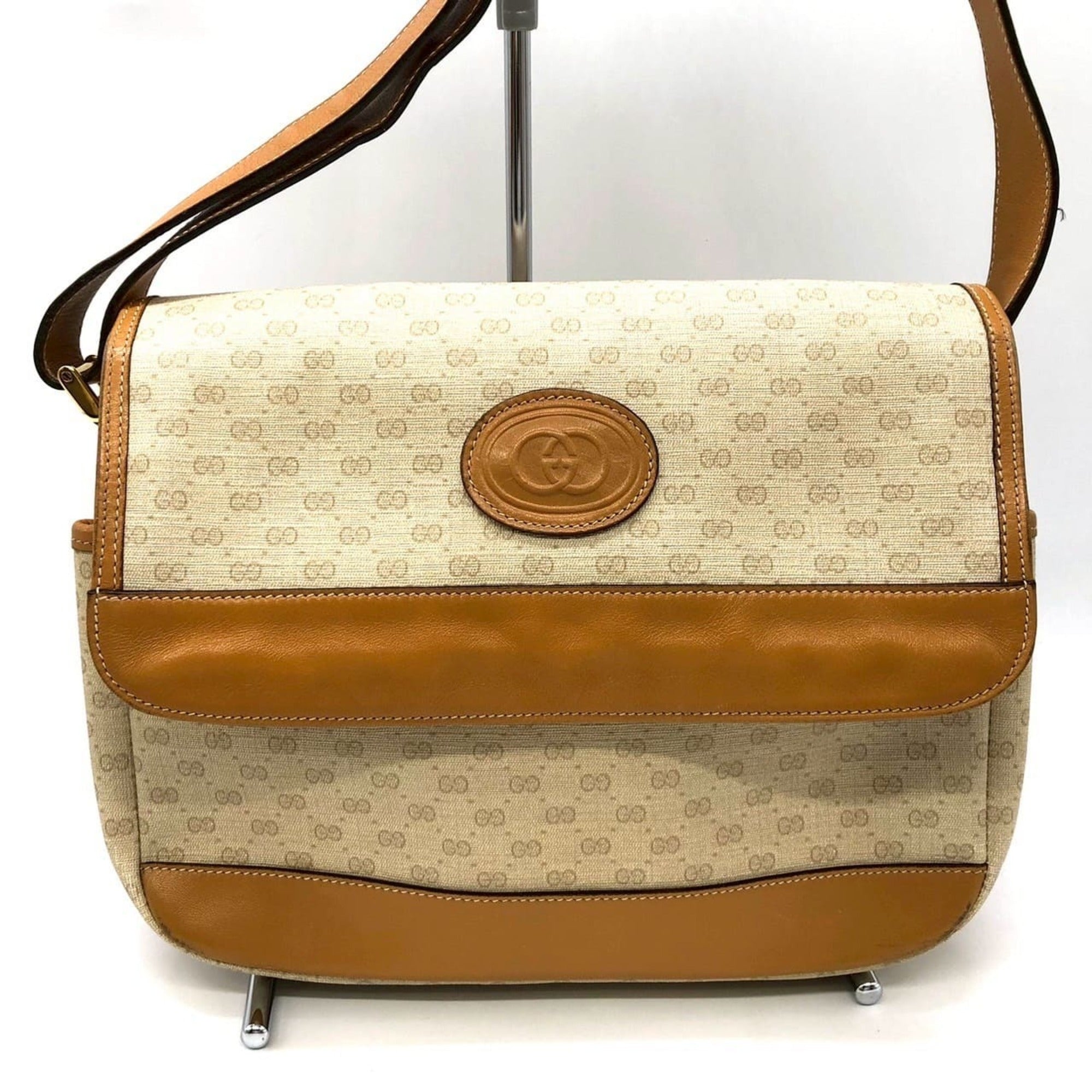 Gucci Off-White Micro Gg Leather Shoulder Bag (Pre-Owned)